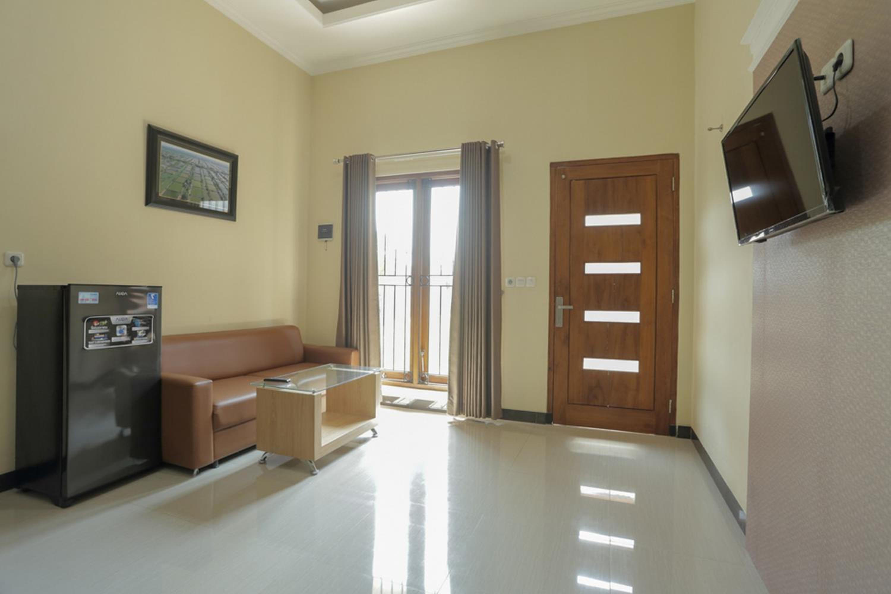 Solo Vacations - IDR Green Guest House Syariah Mitra RedDoorz - Property Image 80