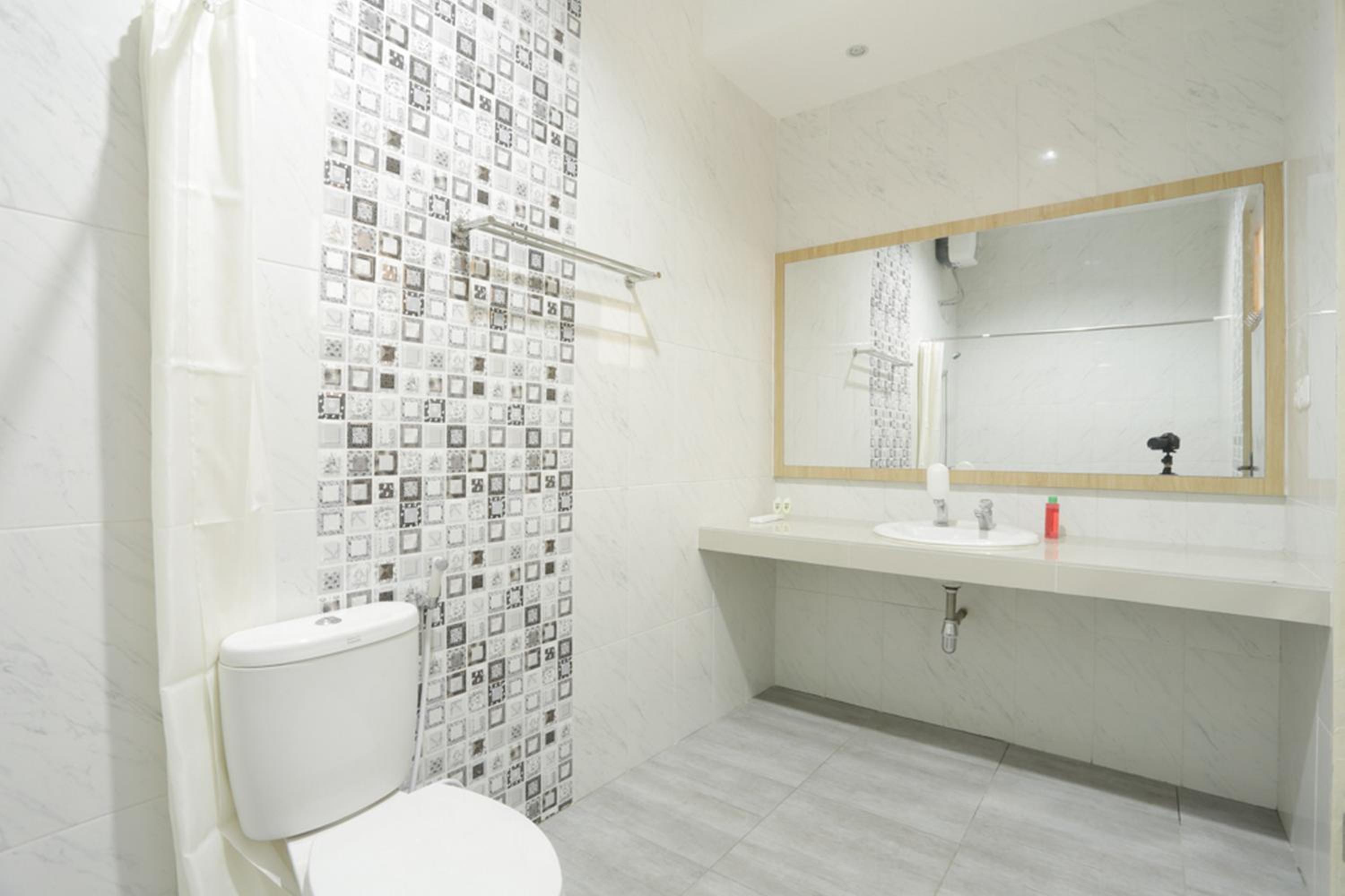 Solo Vacations - IDR Green Guest House Syariah Mitra RedDoorz - Property Image 70