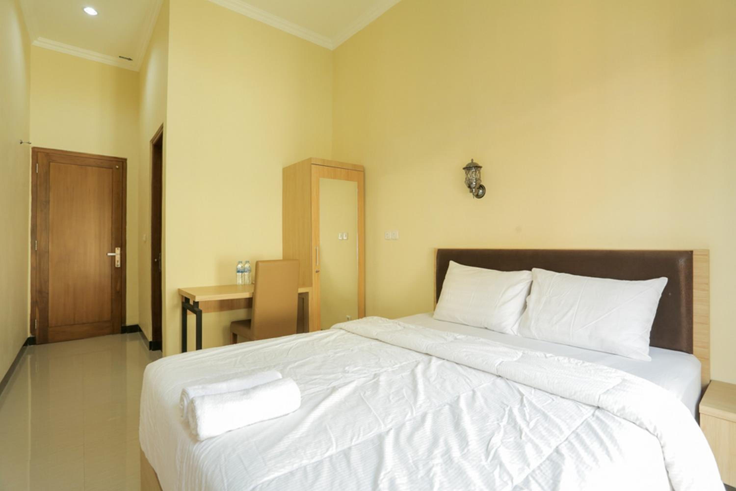 Solo Vacations - IDR Green Guest House Syariah Mitra RedDoorz - Property Image 67