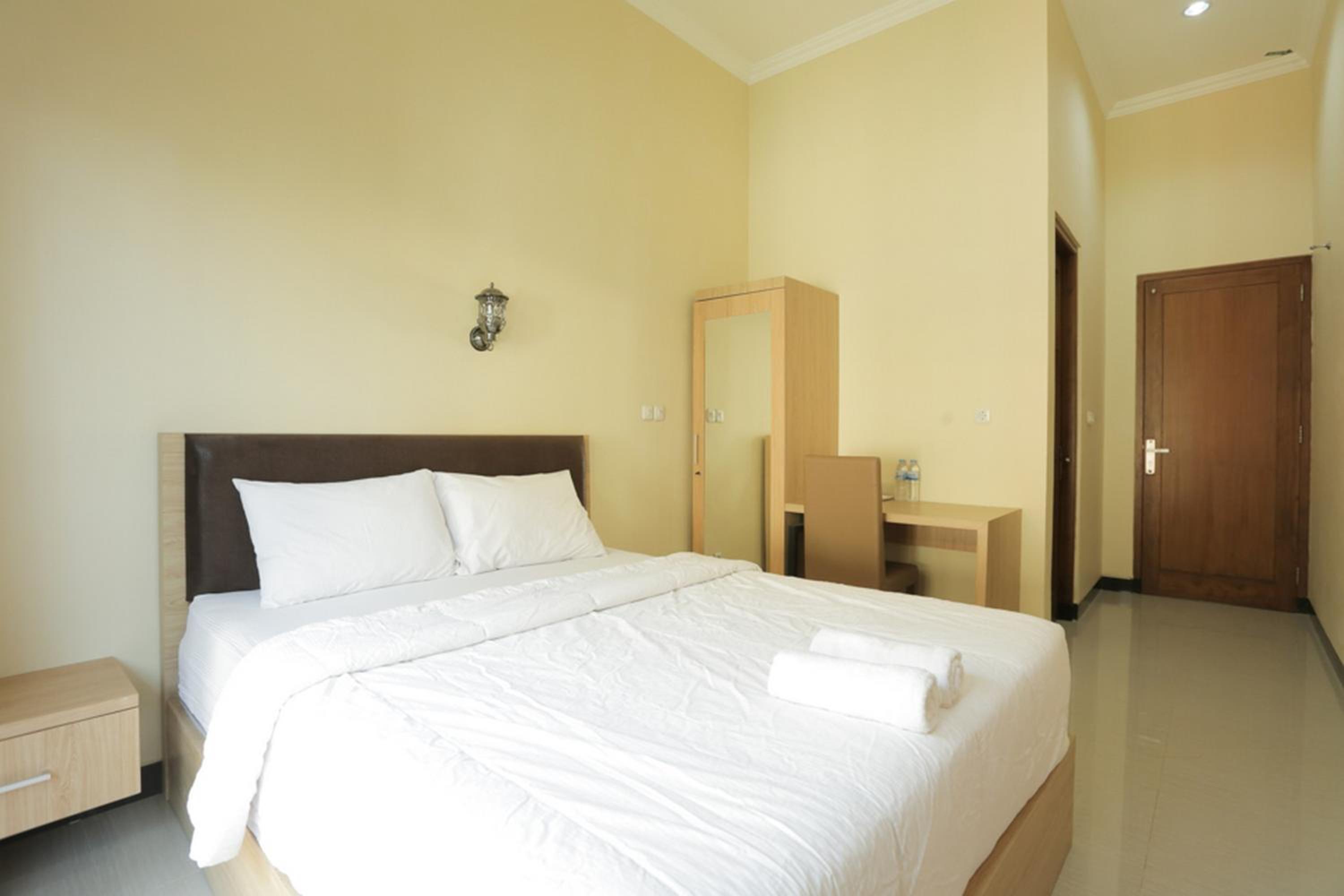Solo Vacations - IDR Green Guest House Syariah Mitra RedDoorz - Property Image 18
