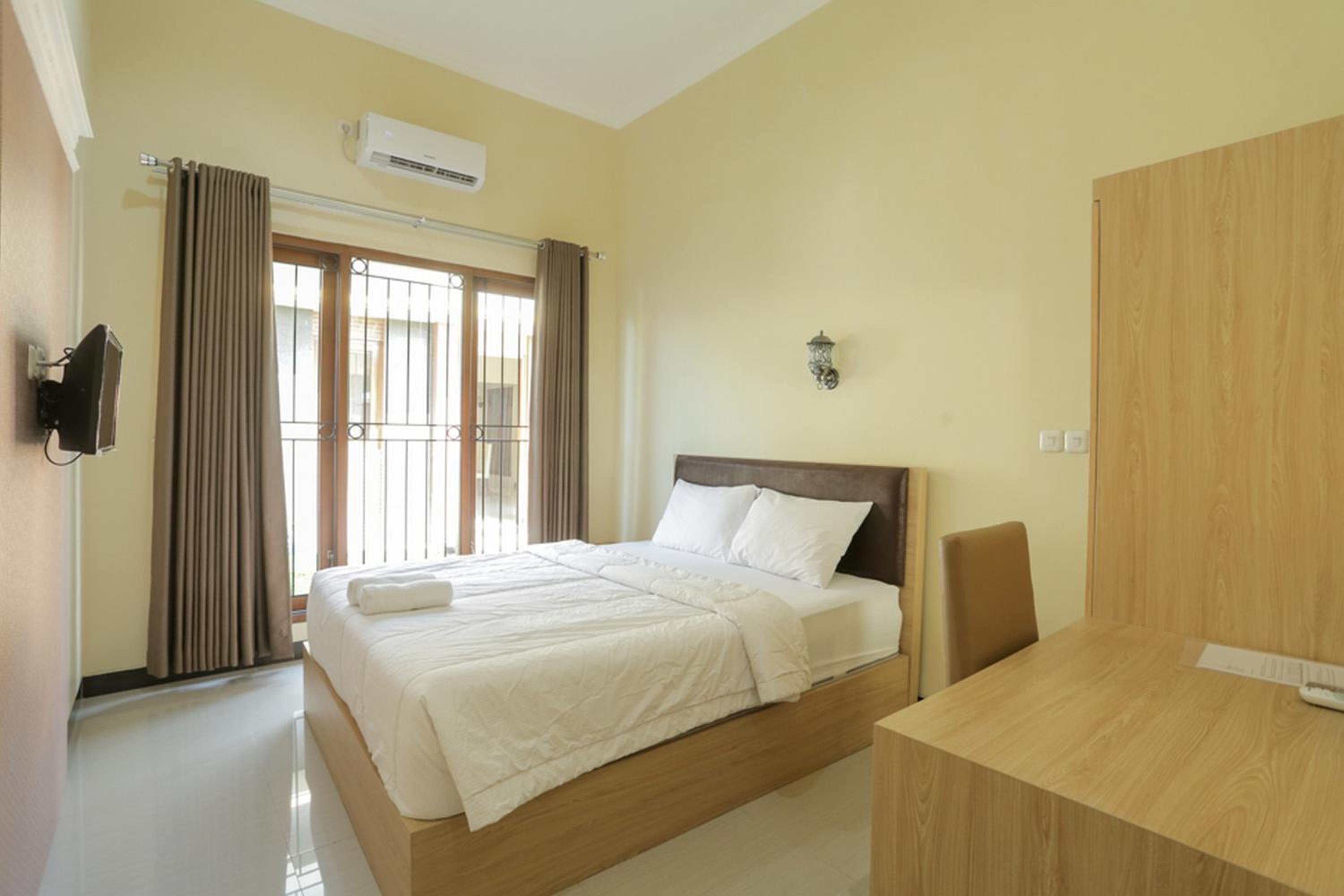 Solo Vacations - IDR Green Guest House Syariah Mitra RedDoorz - Property Image 17
