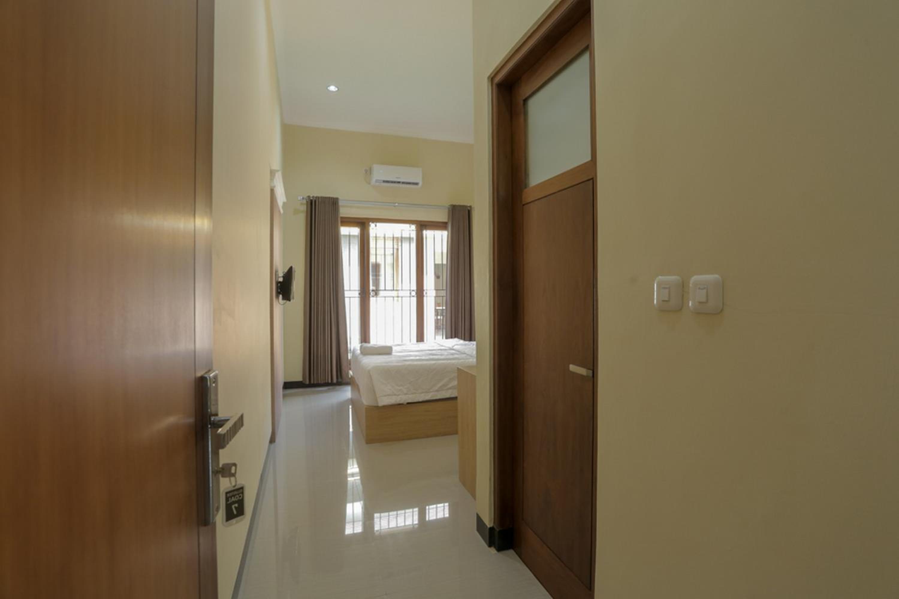 Solo Vacations - IDR Green Guest House Syariah Mitra RedDoorz - Property Image 16