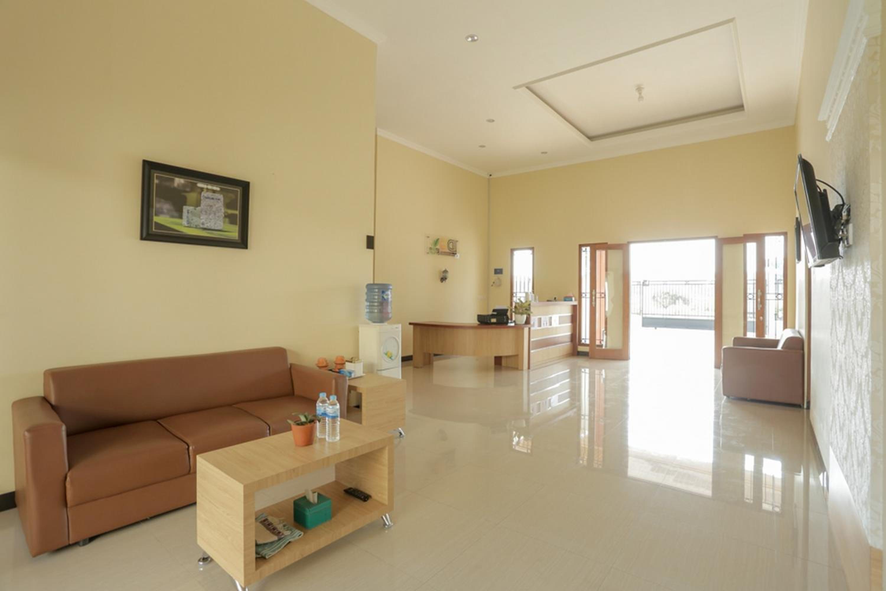 Solo Vacations - IDR Green Guest House Syariah Mitra RedDoorz - Property Image 38
