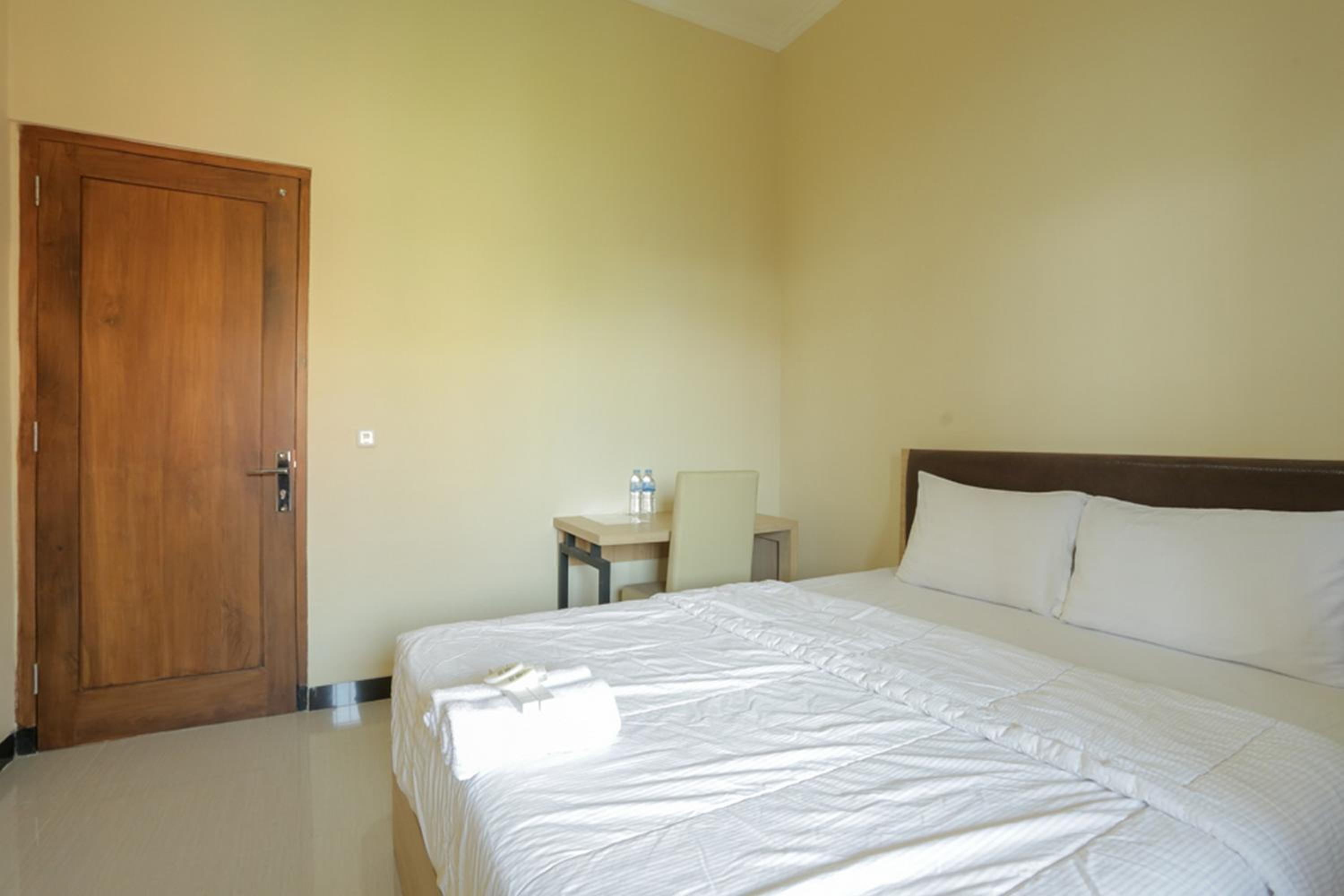 Solo Vacations - IDR Green Guest House Syariah Mitra RedDoorz - Property Image 21