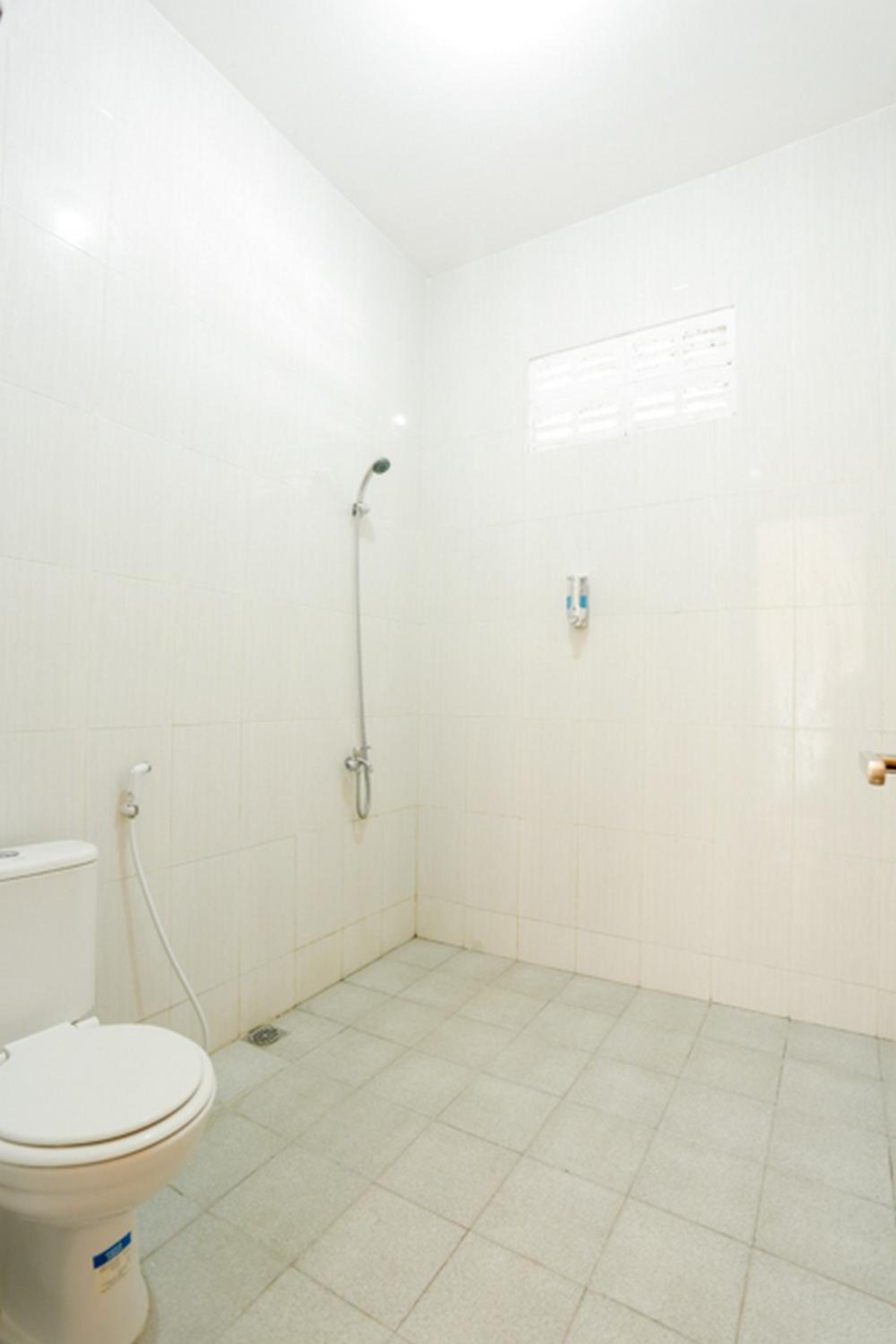 Solo Vacations - IDR Green Guest House Syariah Mitra RedDoorz - Property Image 30