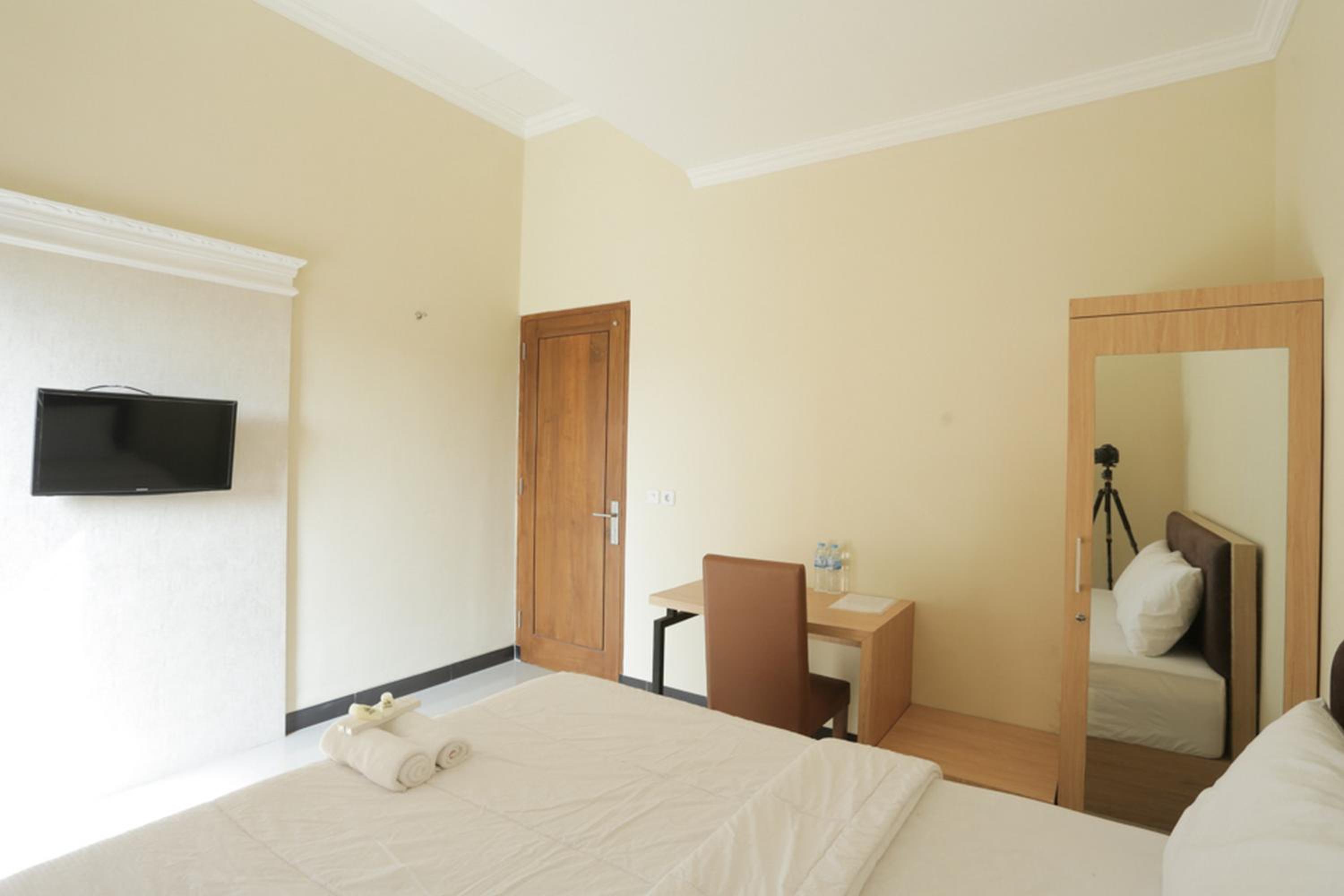 Solo Vacations - IDR Green Guest House Syariah Mitra RedDoorz - Property Image 26