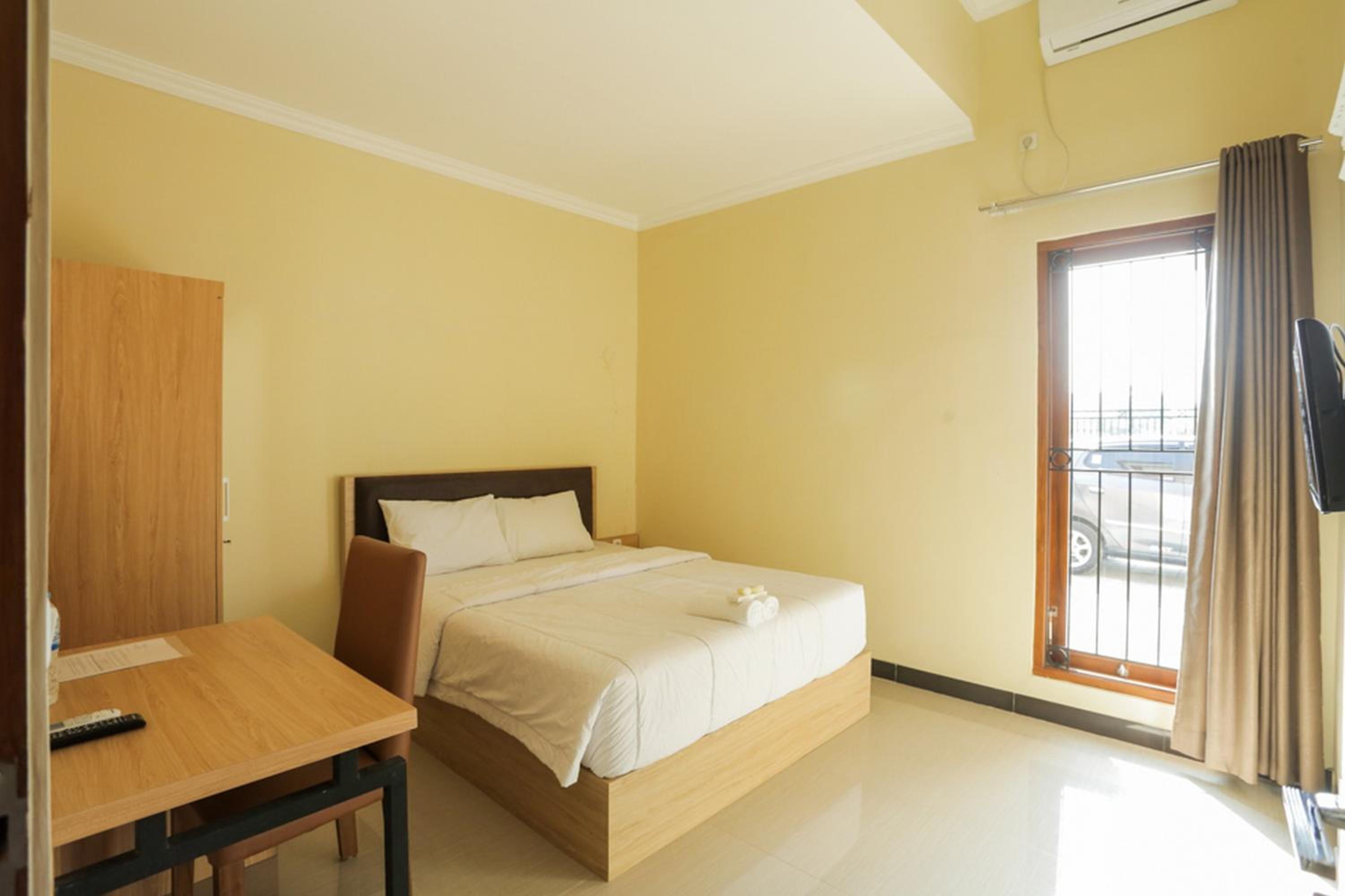 Solo Vacations - IDR Green Guest House Syariah Mitra RedDoorz - Property Image 24