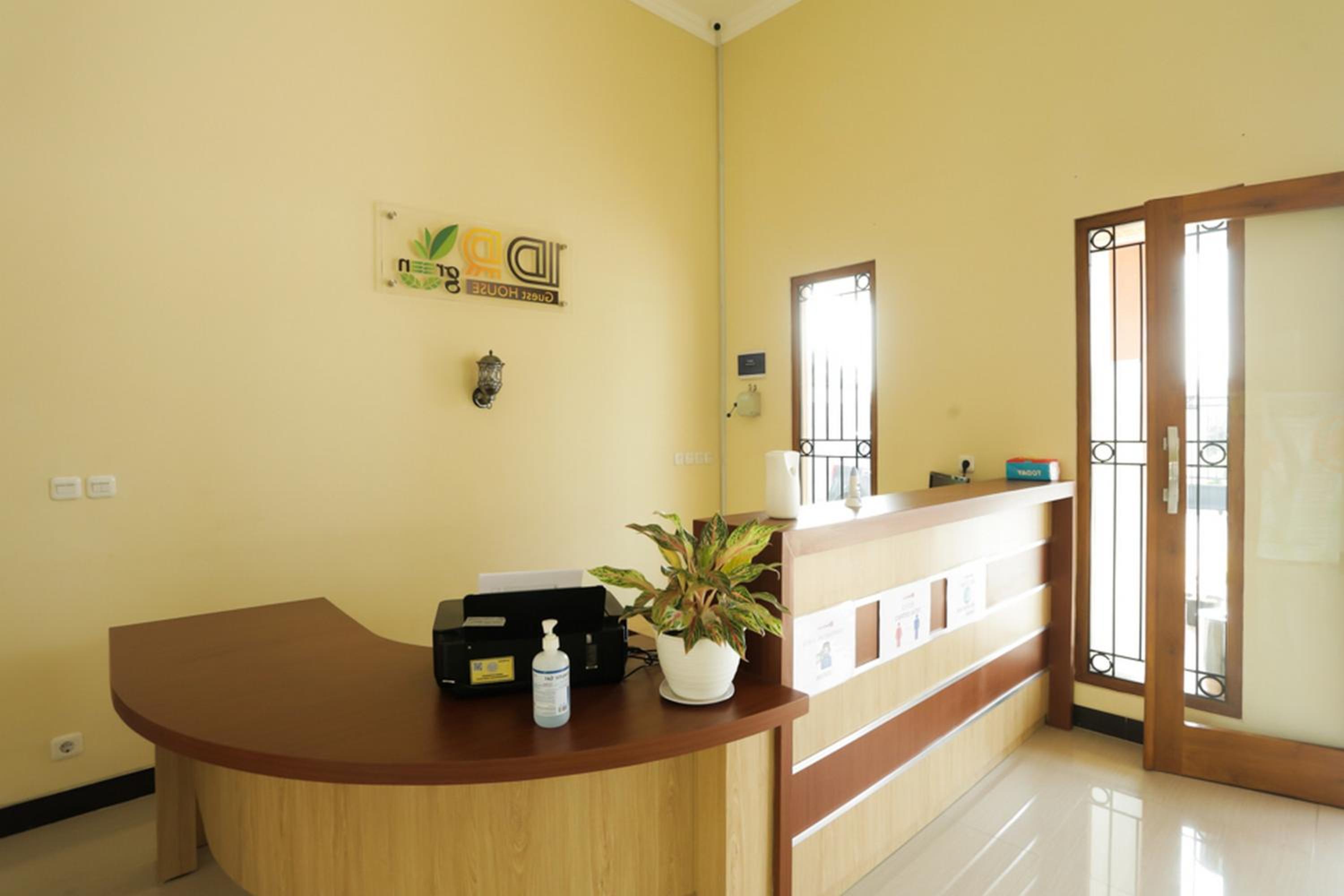 Solo Vacations - IDR Green Guest House Syariah Mitra RedDoorz - Property Image 23