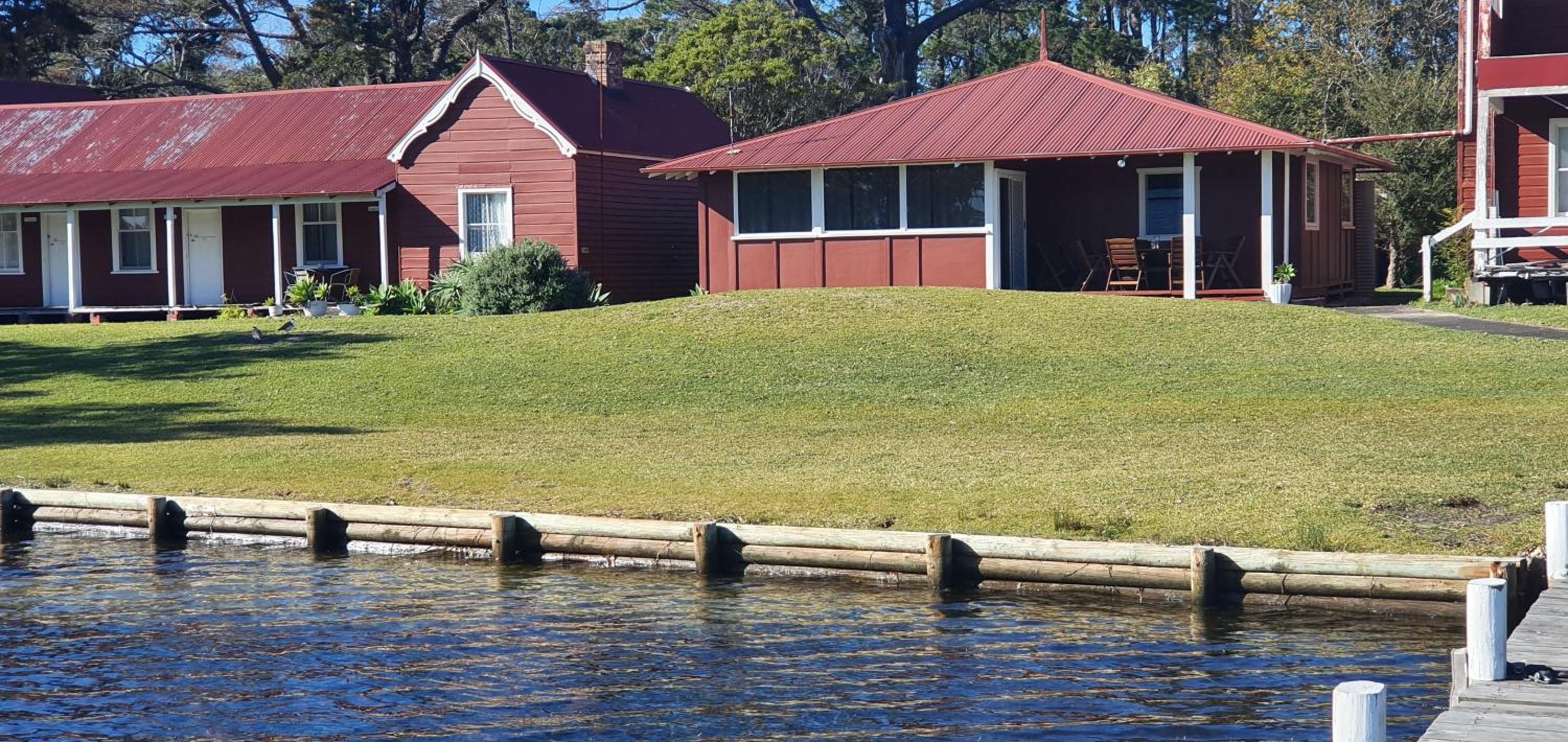 Riverfront Cottage in Booderee National Park at Christians Minde