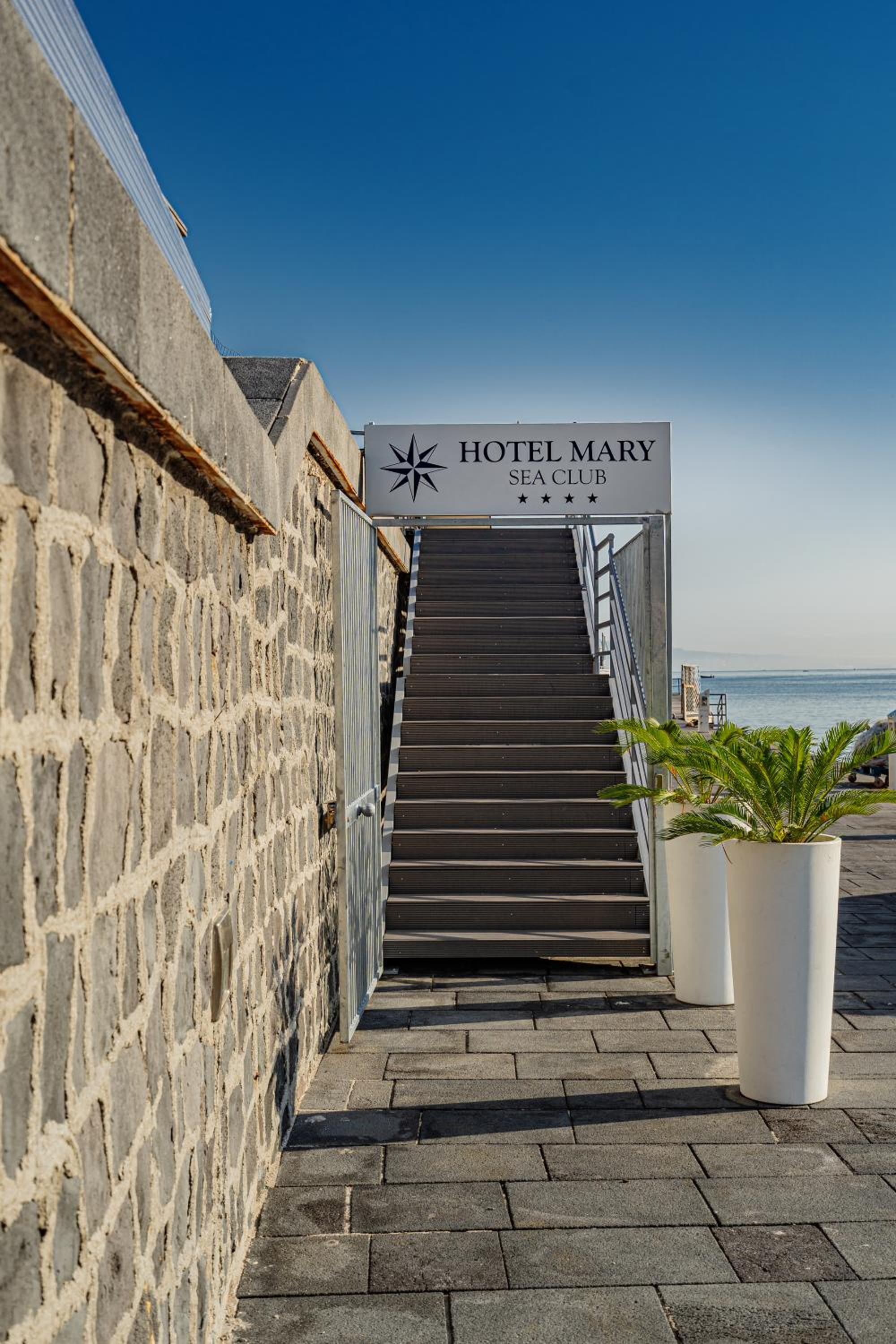 Hotel Mary - Image 1