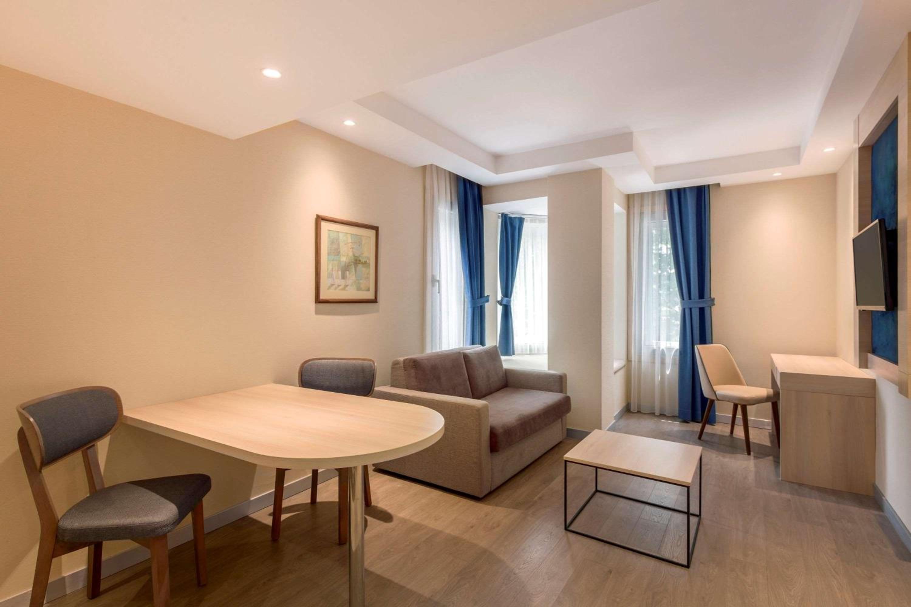 Ramada by Wyndham İstanbul Eski Şehir - Image 65