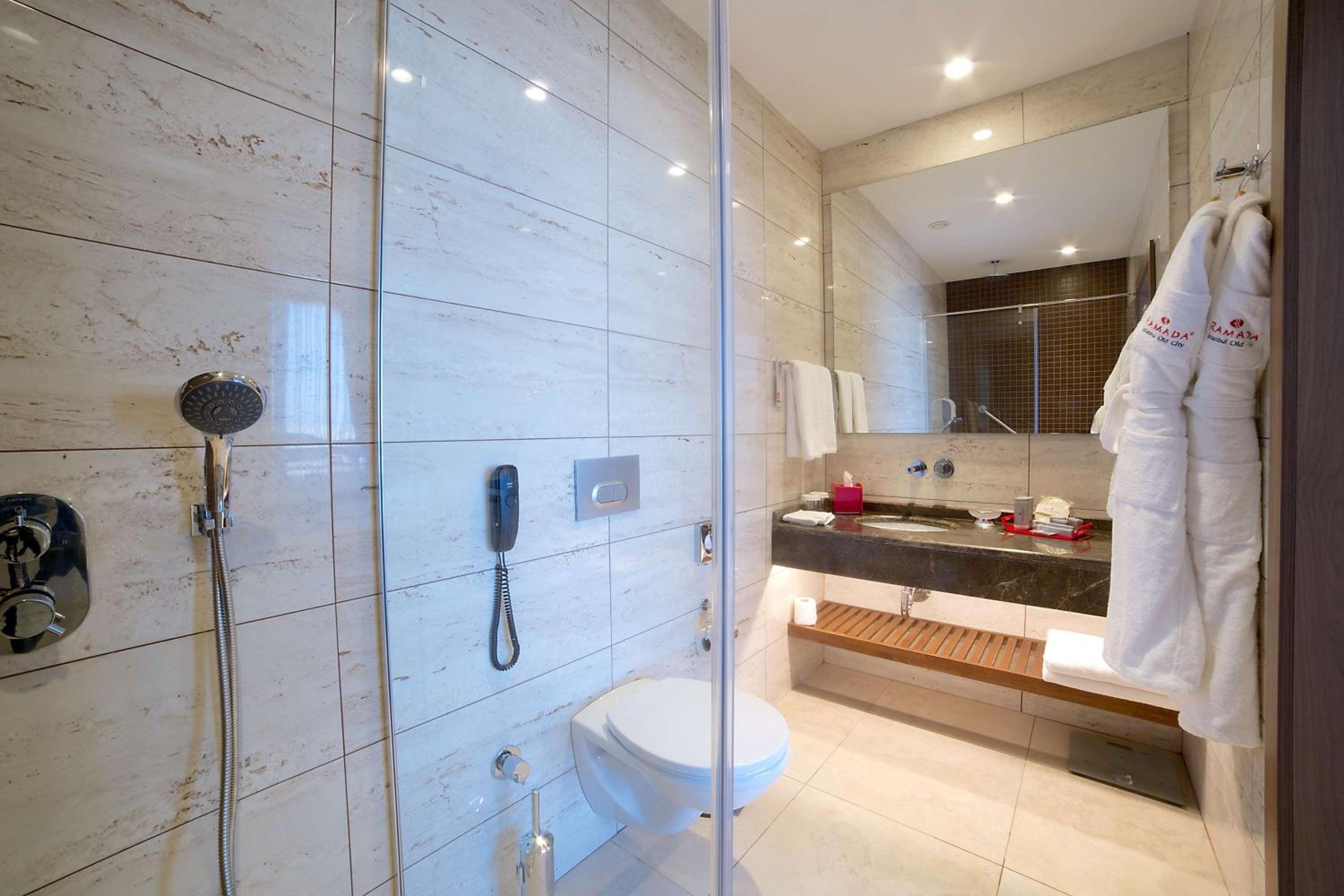 Ramada by Wyndham İstanbul Eski Şehir - Image 27