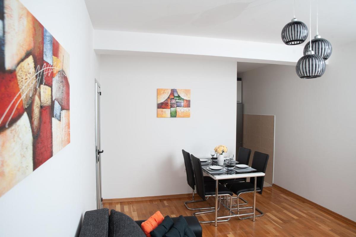 Apartment Tri S view 2