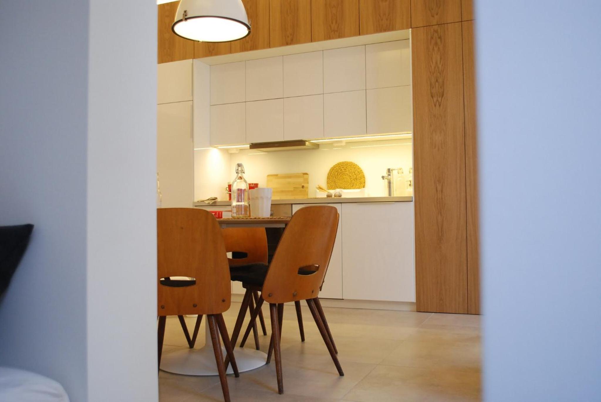 Stylish Studios Apartment in the City Center with Air Conditioning view 3