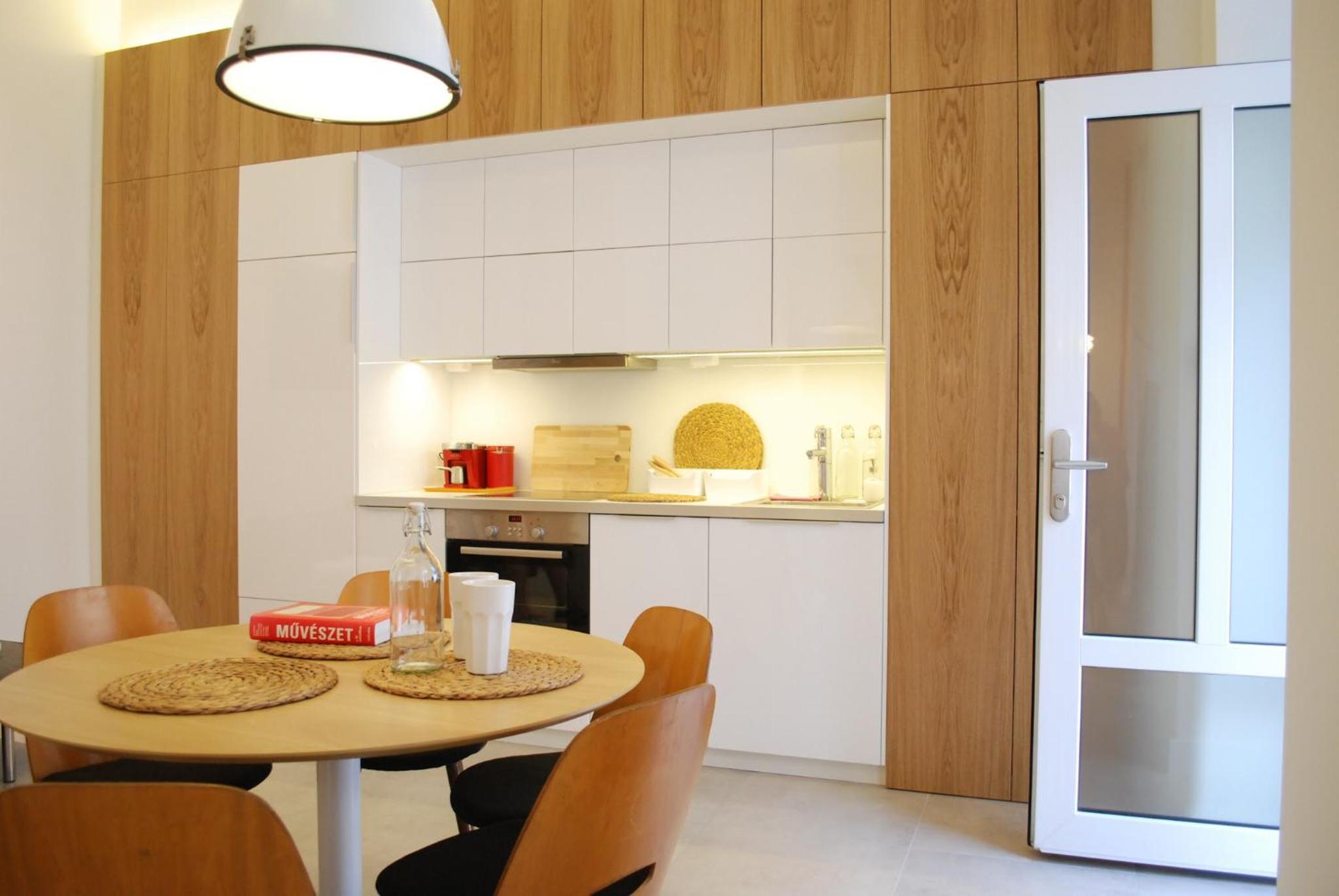 Stylish Studios Apartment in the City Center with Air Conditioning view 4