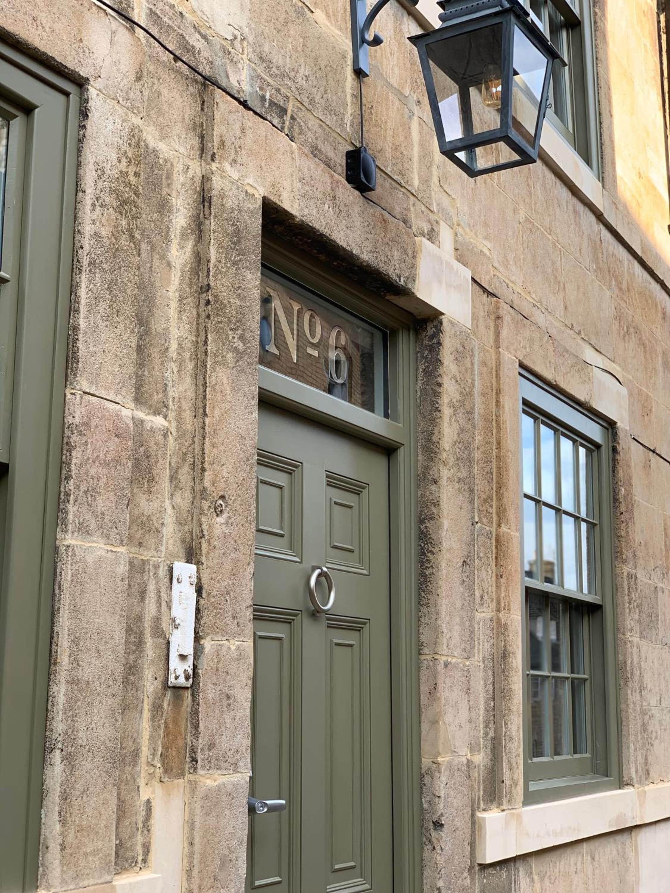 Number 6 Stamford - Boutique Grade II Listed Townhouse
