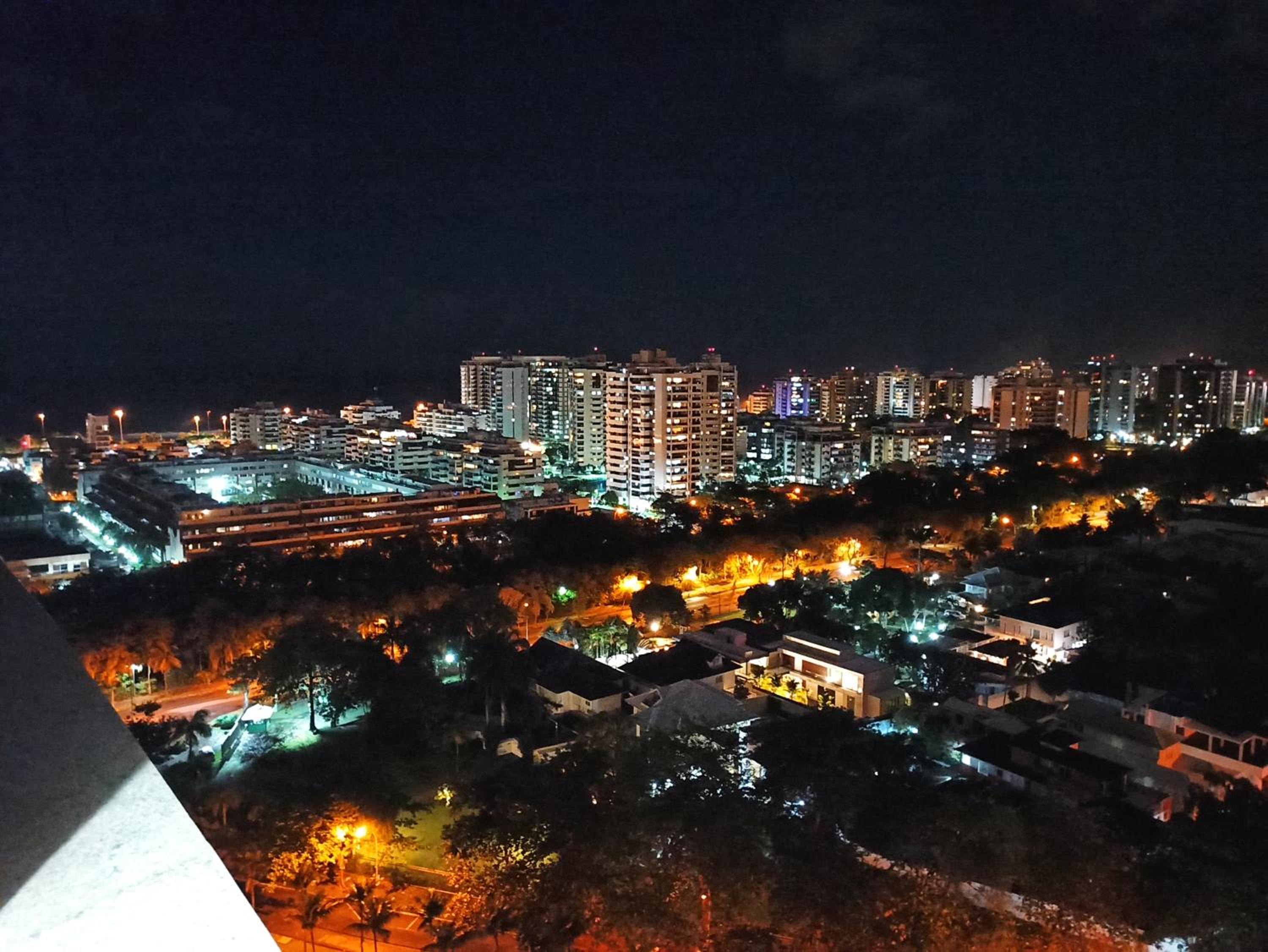 Barra Prime Flats, Ed Mediterrâneo, wi-fi 400Mb, balsa pra praia grátis, ar condicionado novo!