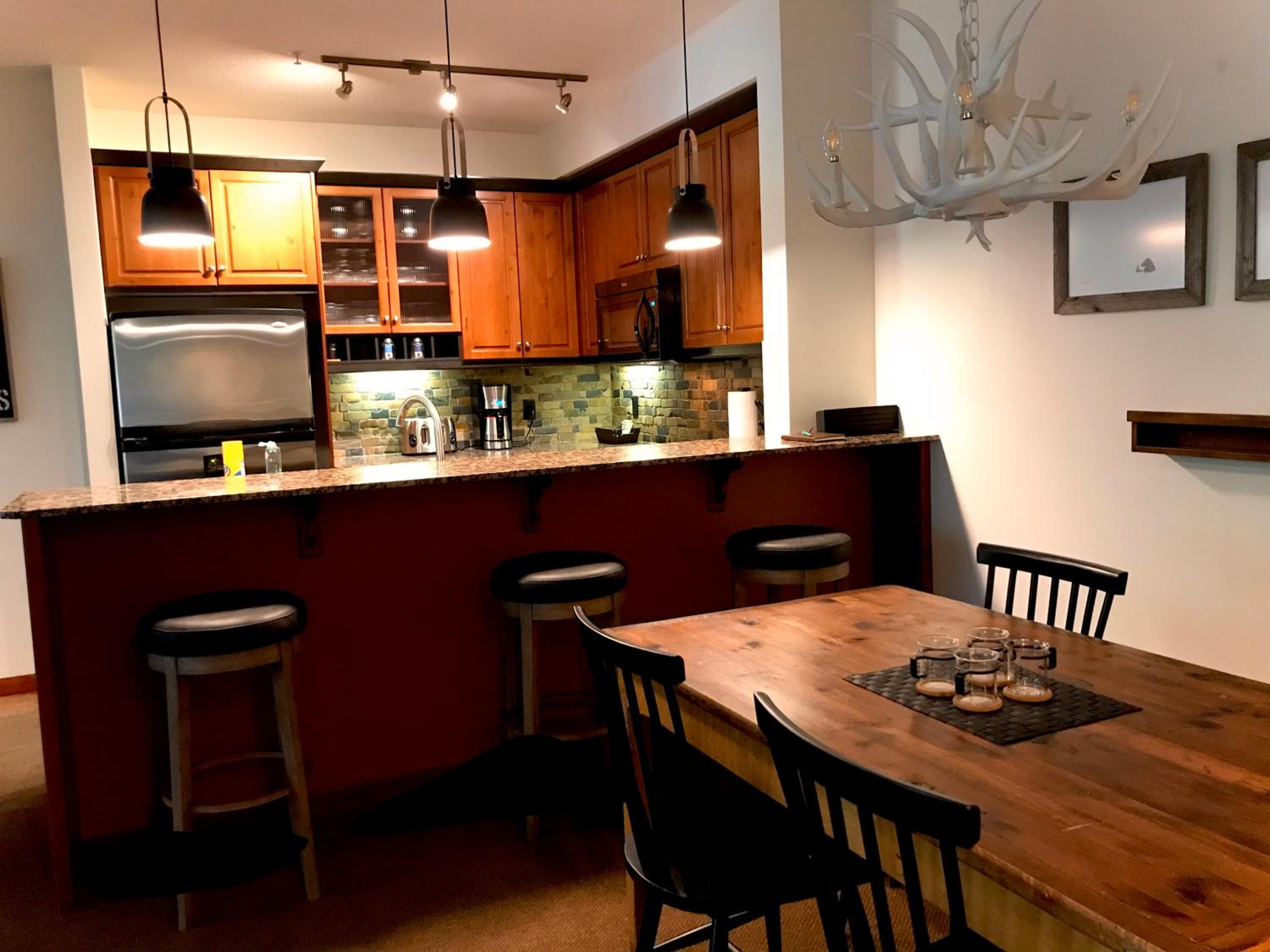 Luxurious & Spacious Mountain Retreat view 3