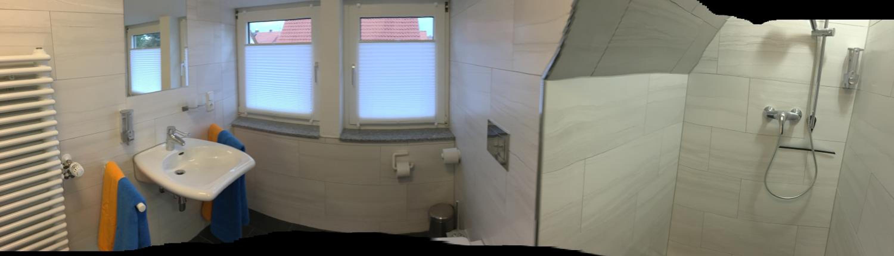 Ferienwohnung „Im Kleinen Löök“ - DG - 2 Zimmer - Balkon - Boxspringbett - 2 TV
