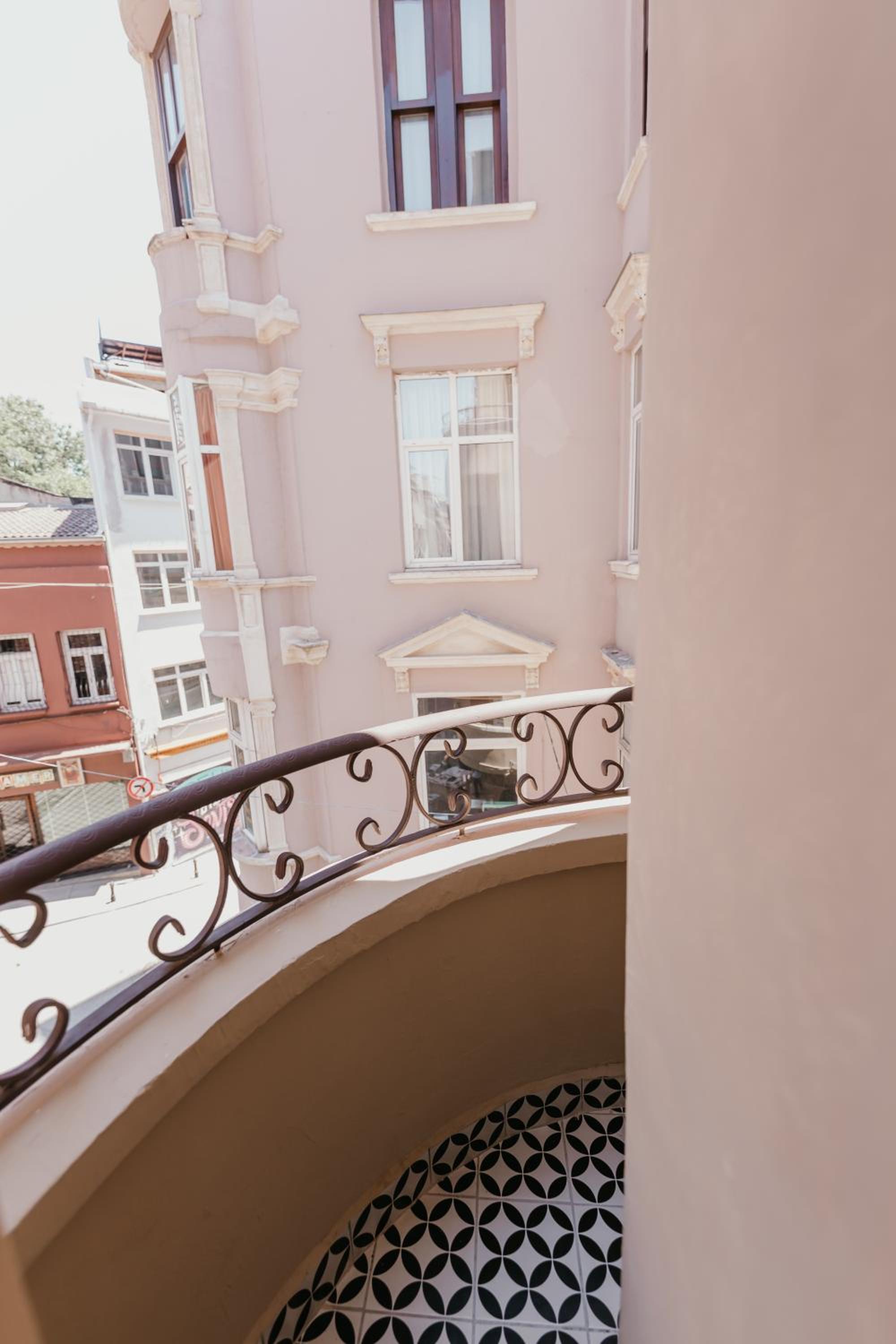 Galadoo Suites