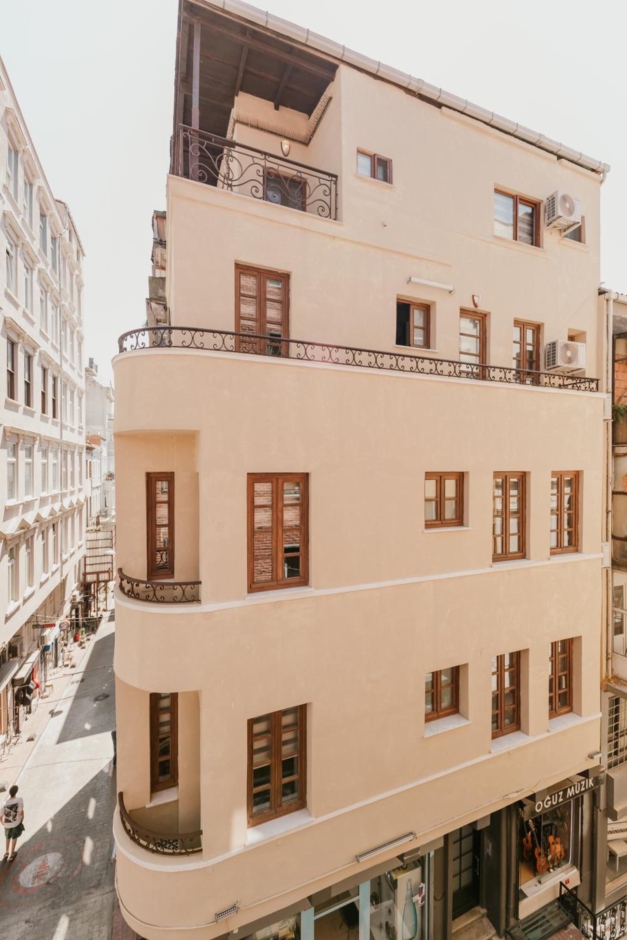 Galadoo Suites