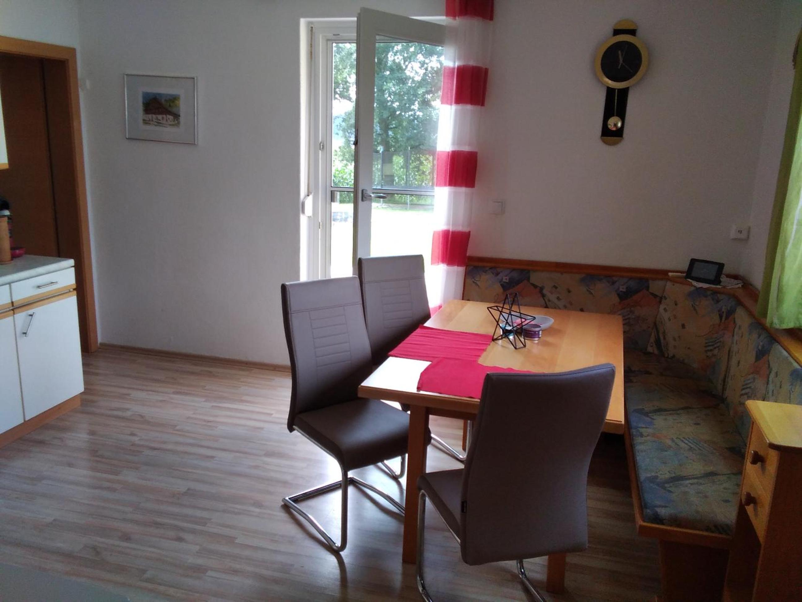 HAUS SONBERG mit Garten, Pool, Fasssauna, semi detached house with garden