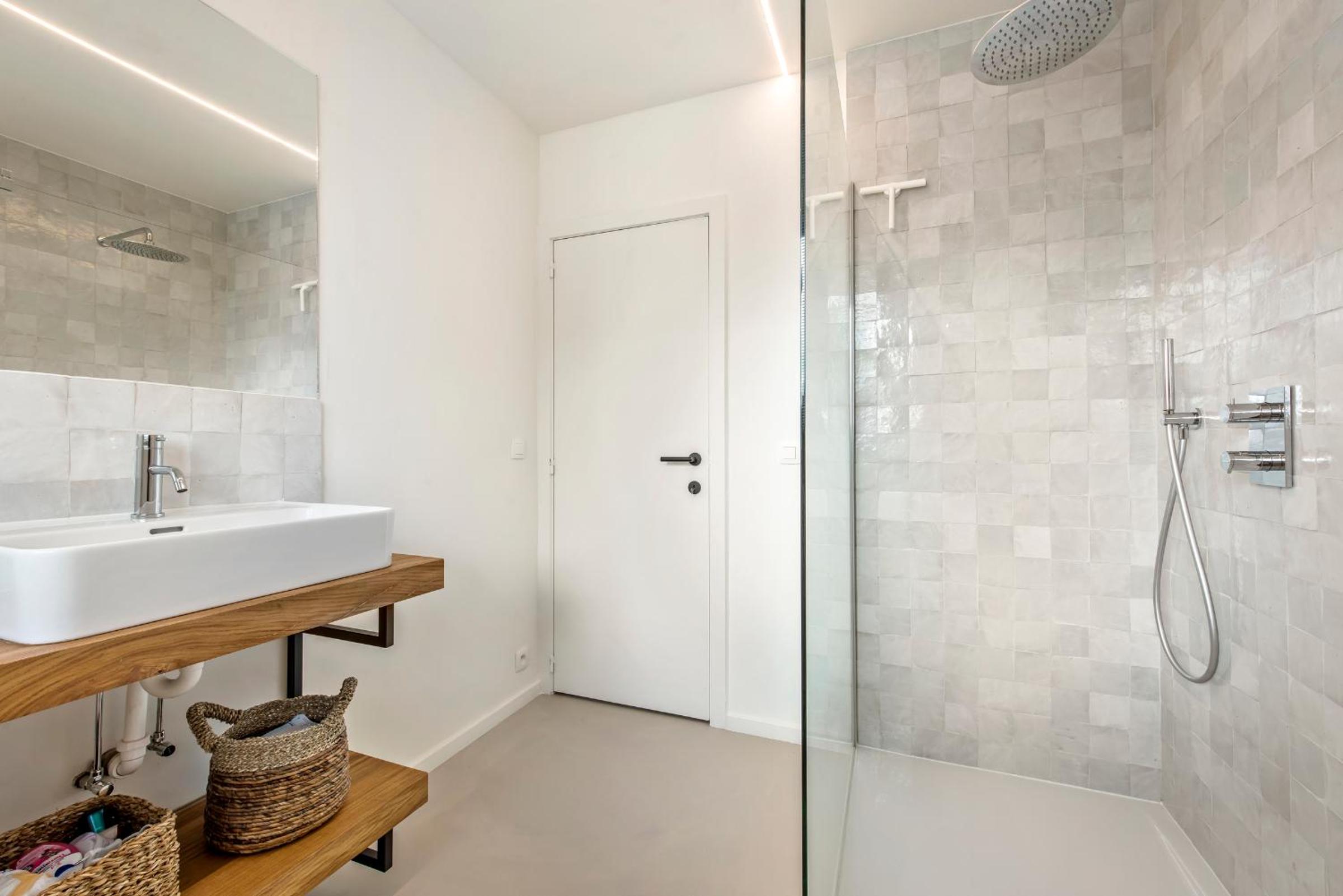 Beautifully renovated appt with big cosy terrace