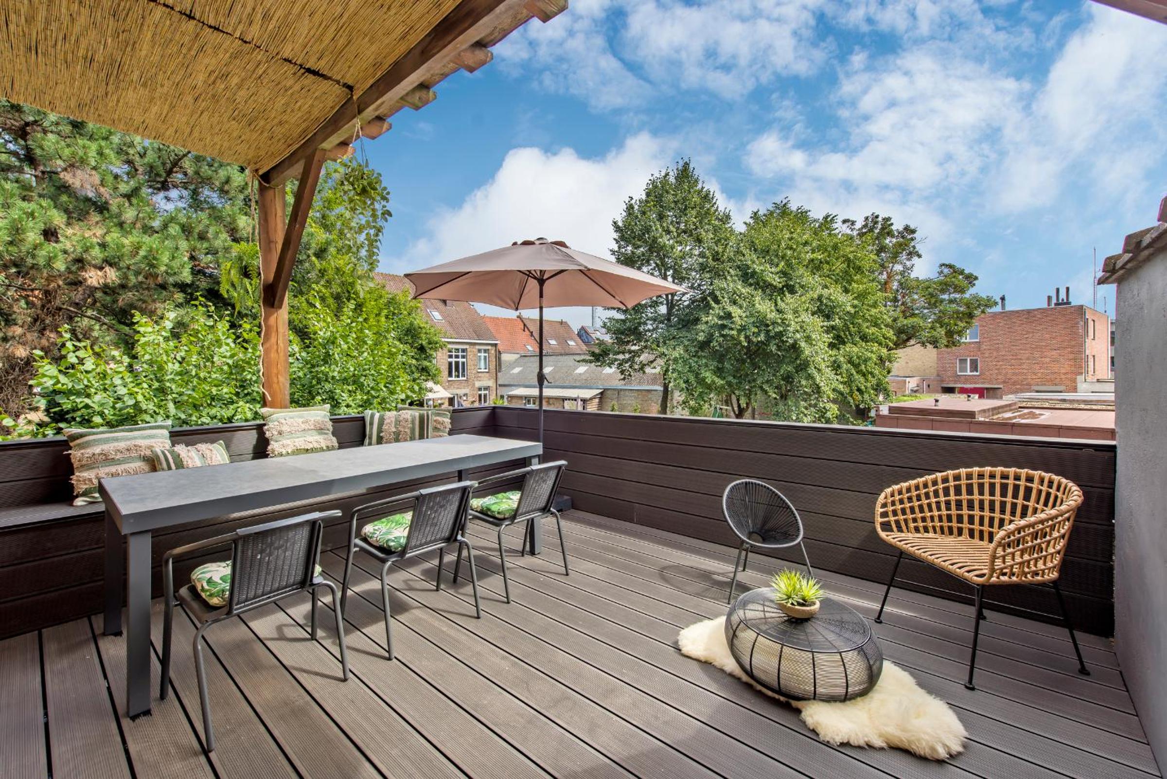 Beautifully renovated appt with big cosy terrace