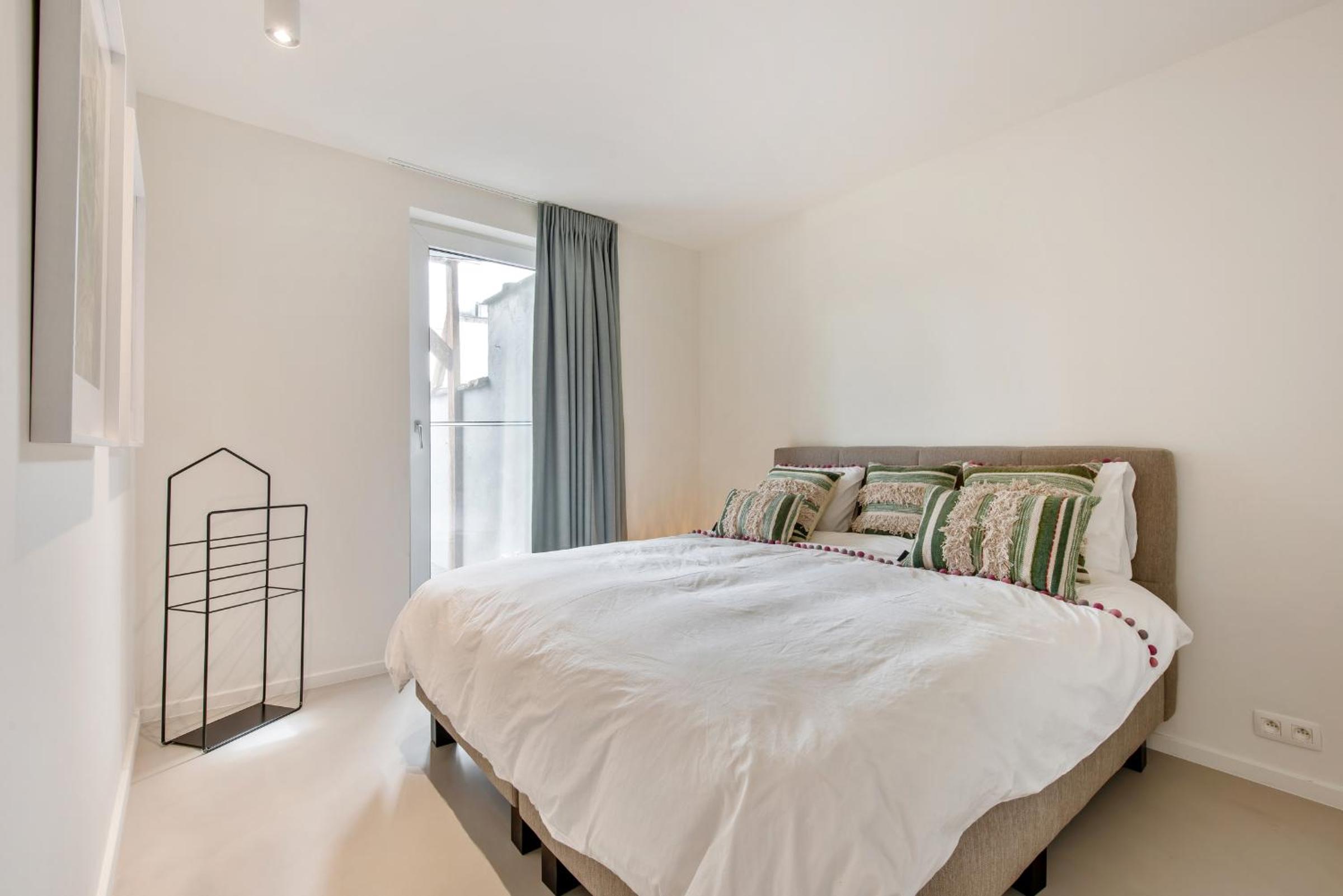 Beautifully renovated appt with big cosy terrace