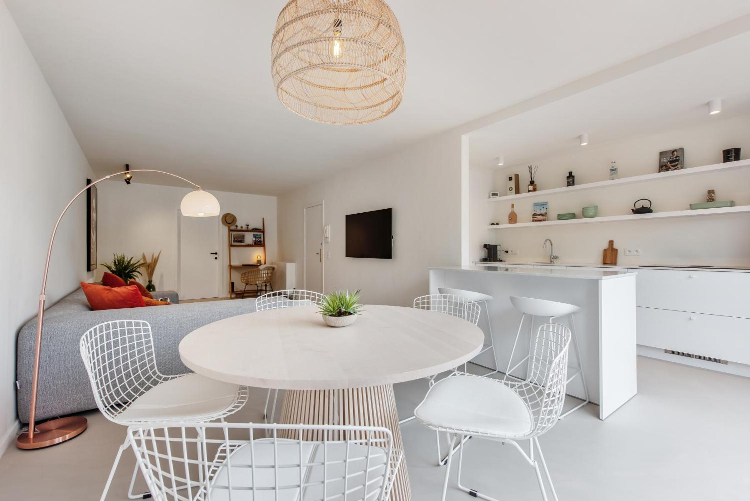 Beautifully renovated appt with big cosy terrace