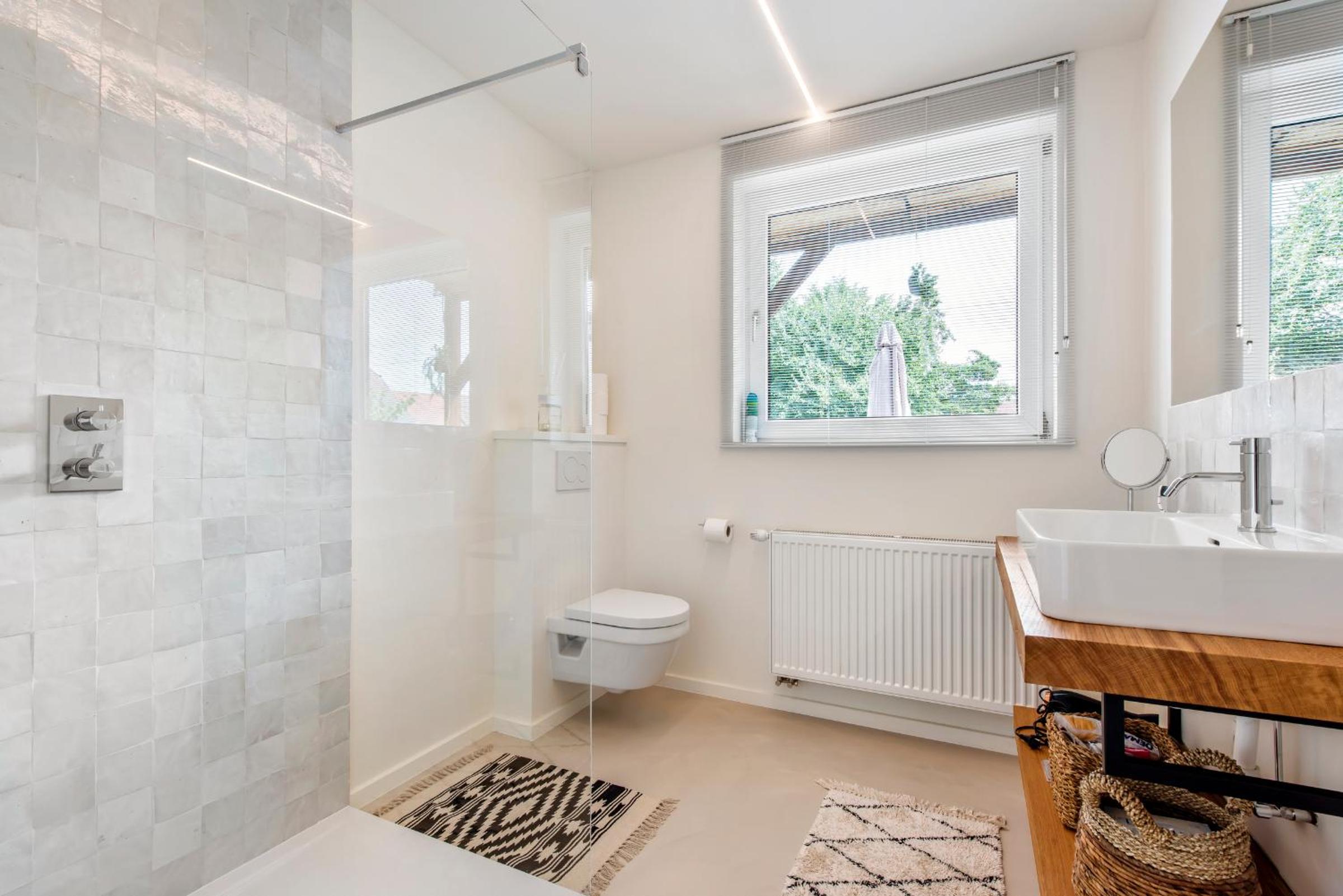 Beautifully renovated appt with big cosy terrace