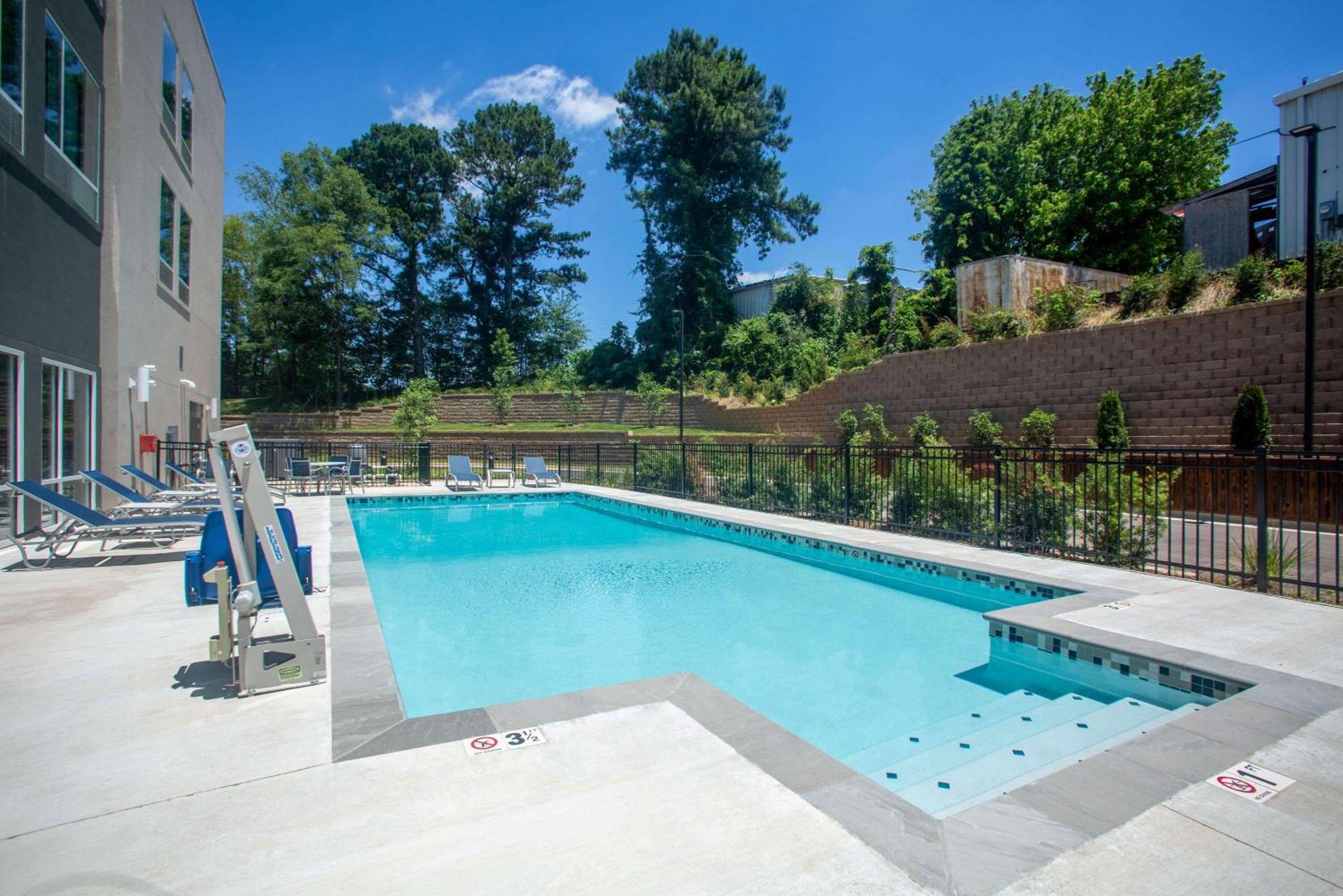 Oxford Vacations - La Quinta Inn  Suites by Wyndham Oxford - Property Image 8