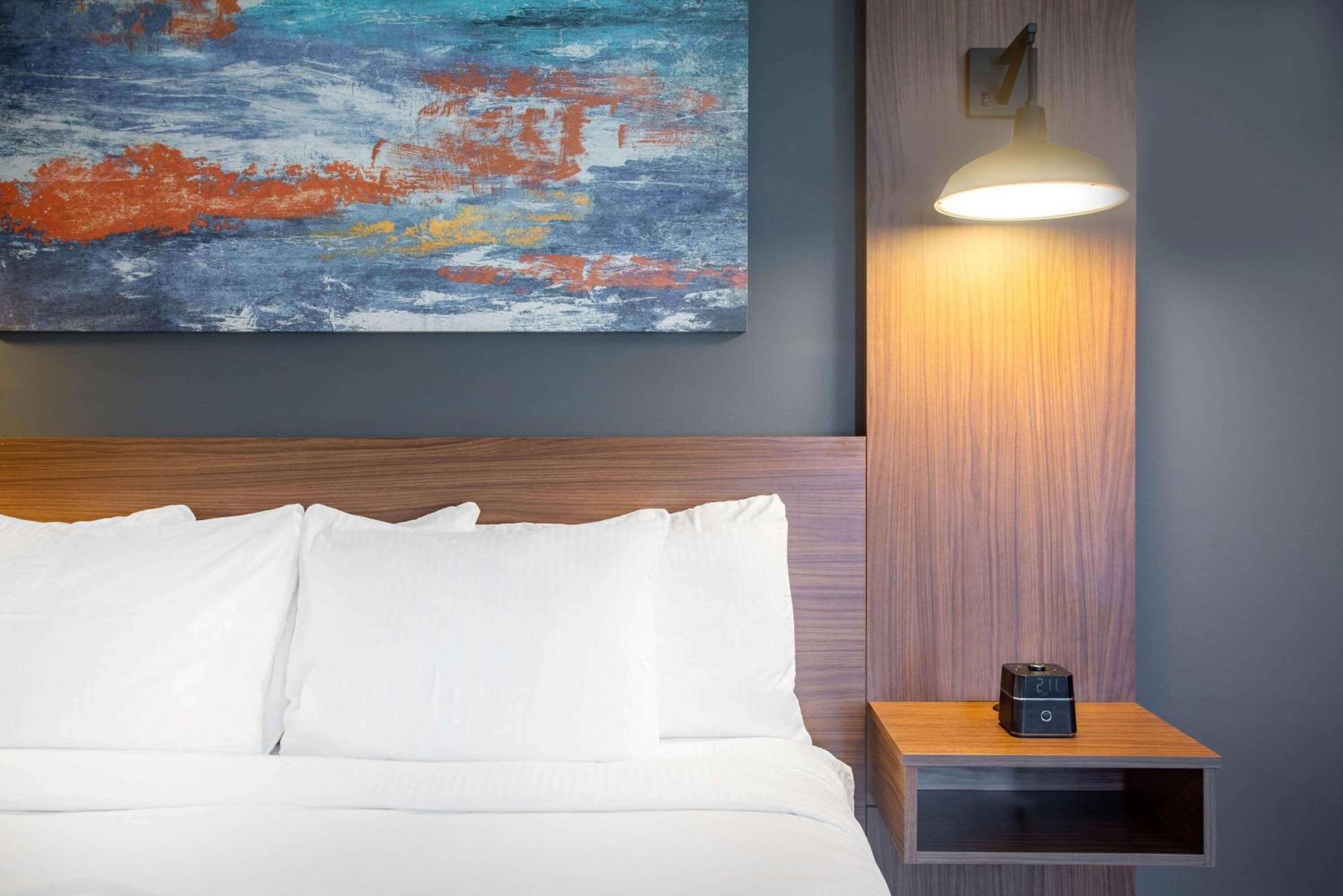 Oxford Vacations - La Quinta Inn  Suites by Wyndham Oxford - Property Image 1