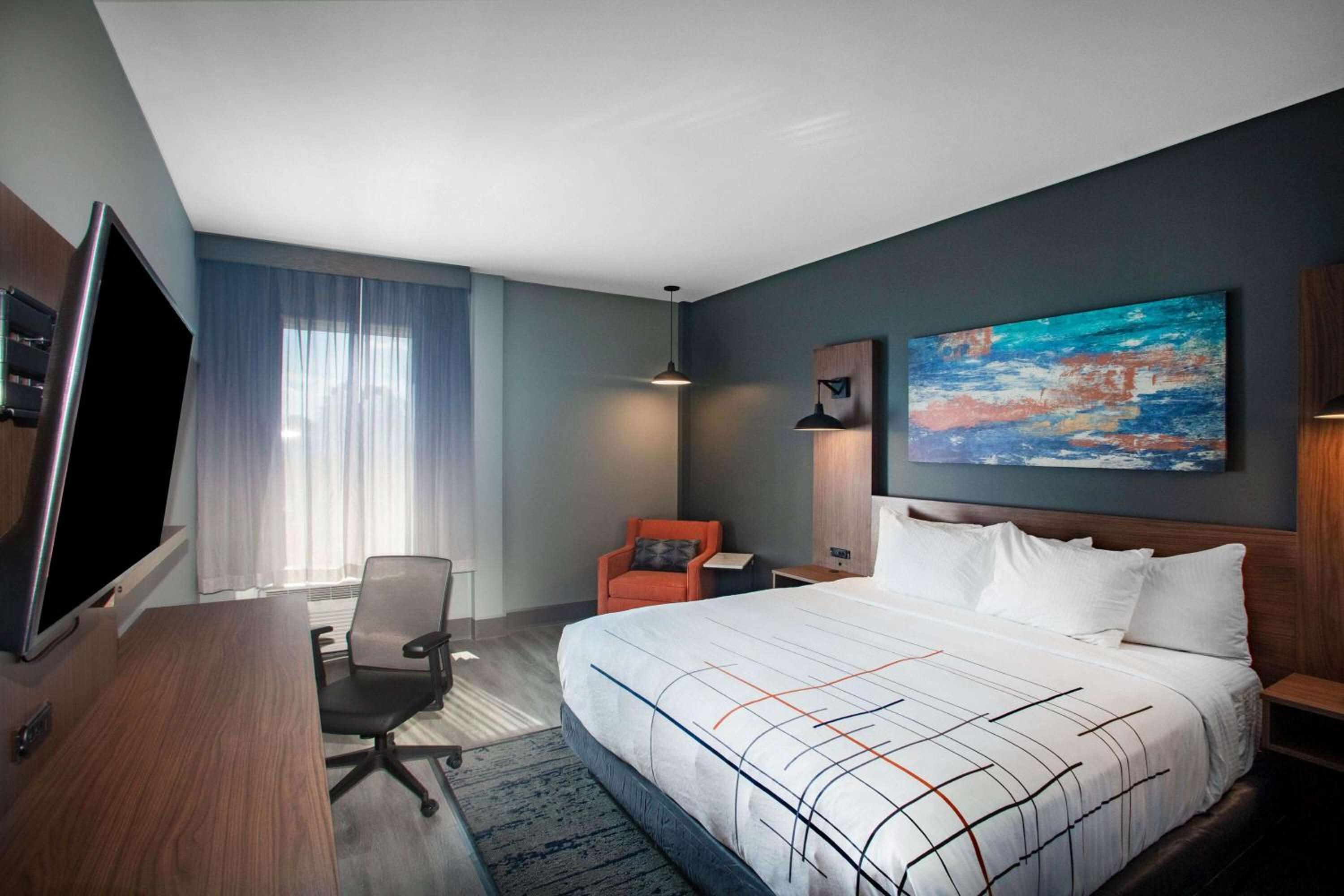 Oxford Vacations - La Quinta Inn  Suites by Wyndham Oxford - Property Image 15