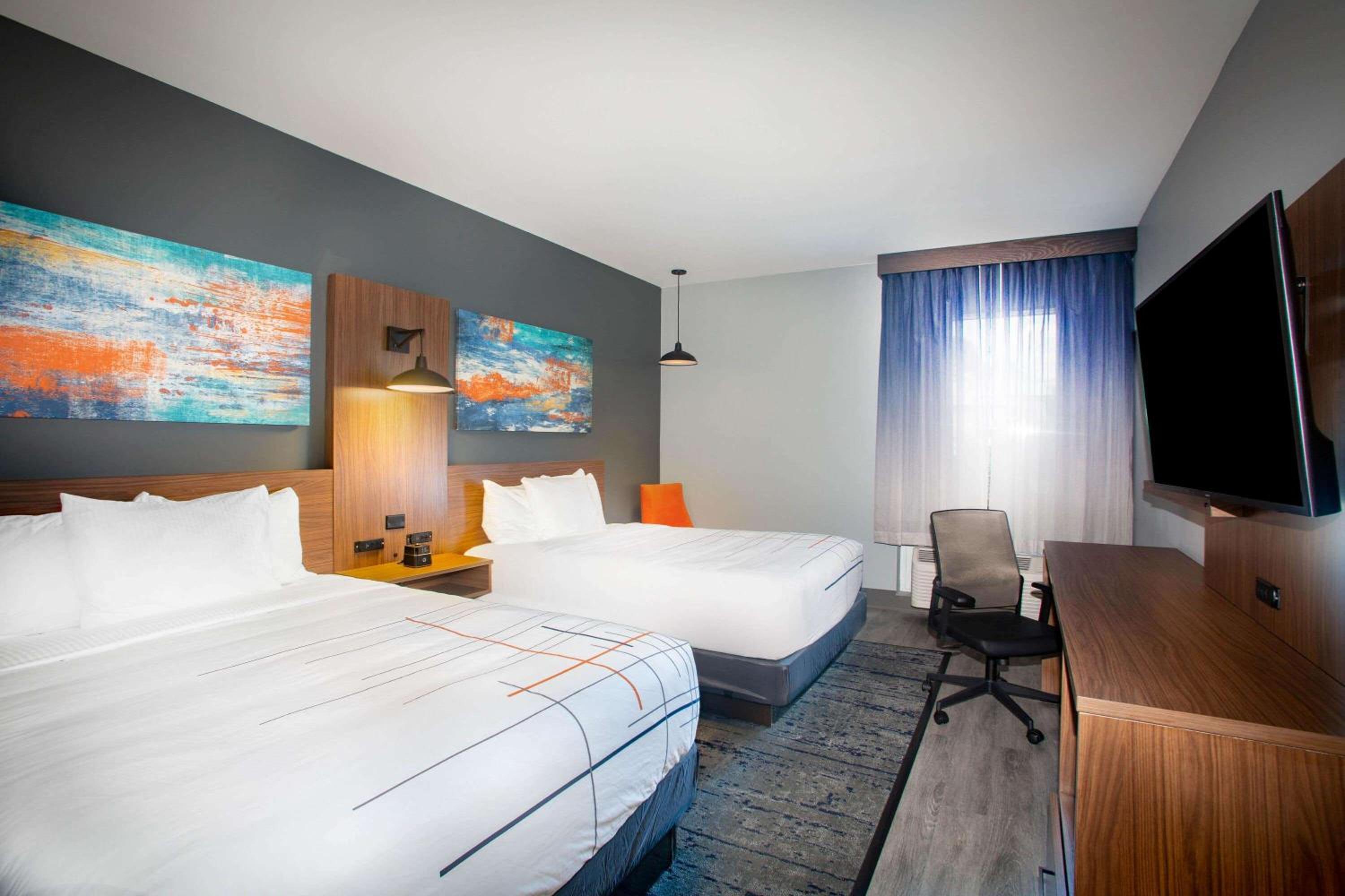 Oxford Vacations - La Quinta Inn  Suites by Wyndham Oxford - Property Image 26