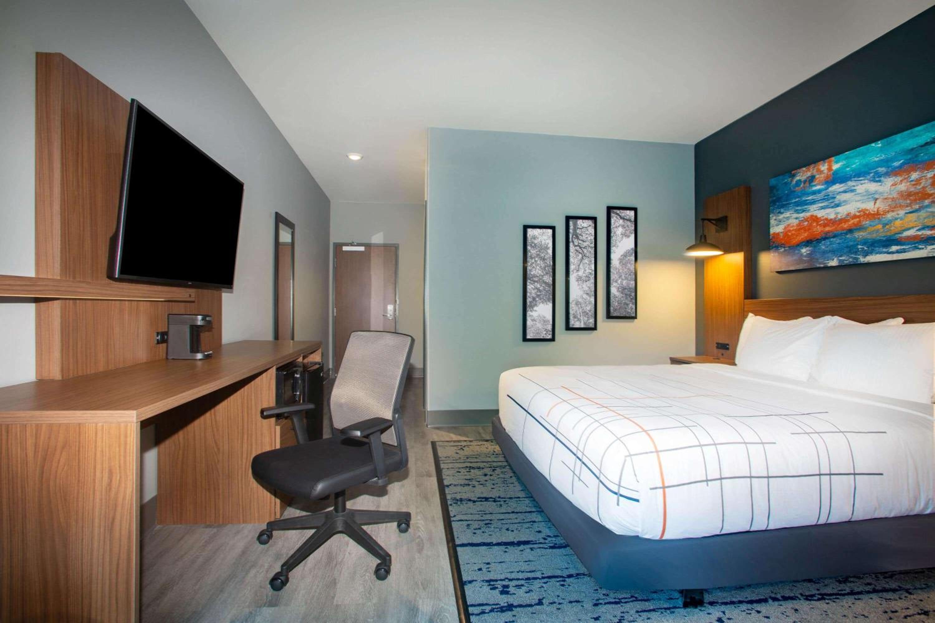 Oxford Vacations - La Quinta Inn  Suites by Wyndham Oxford - Property Image 27