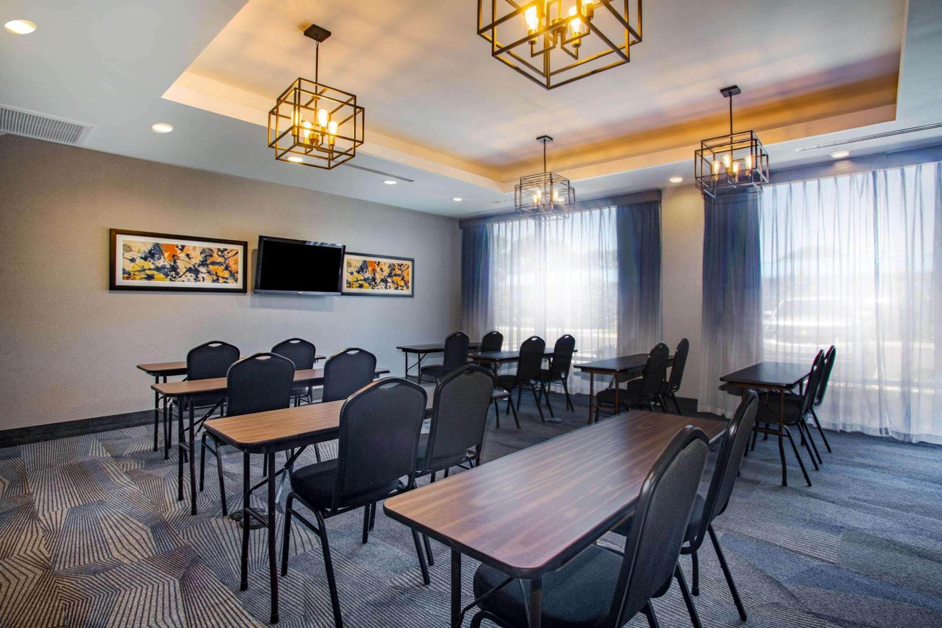 Oxford Vacations - La Quinta Inn  Suites by Wyndham Oxford - Property Image 32