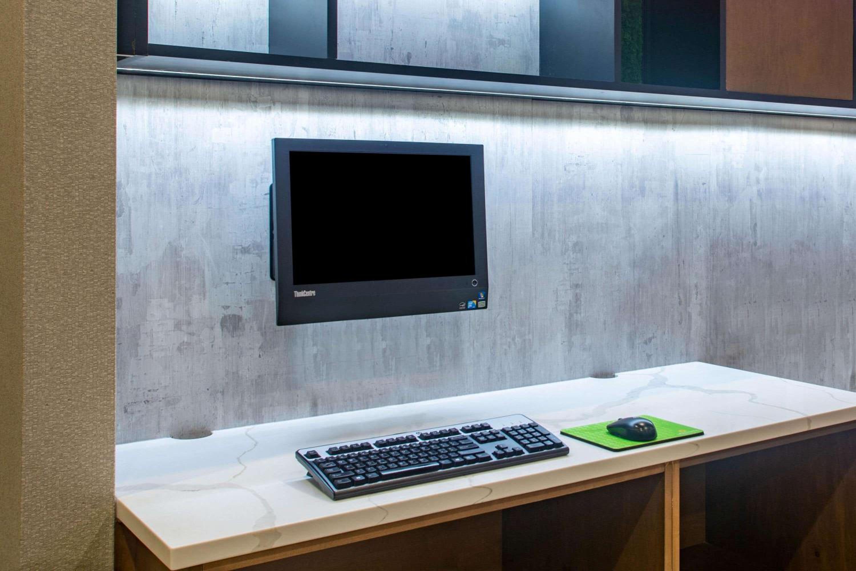 Oxford Vacations - La Quinta Inn  Suites by Wyndham Oxford - Property Image 36