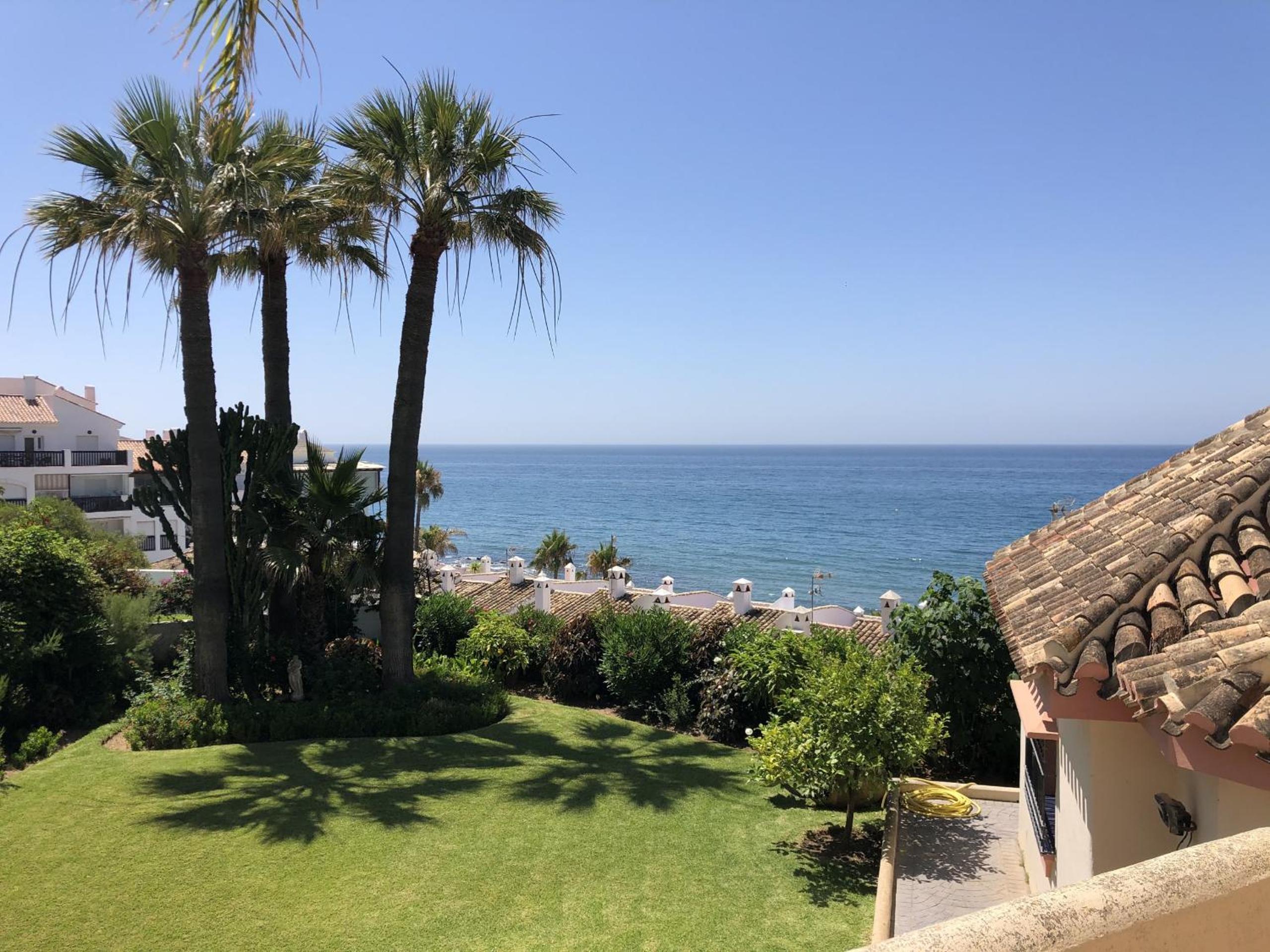 Villa Monterray, Royal Beach, Calahonda - Beach Front Villa view 4