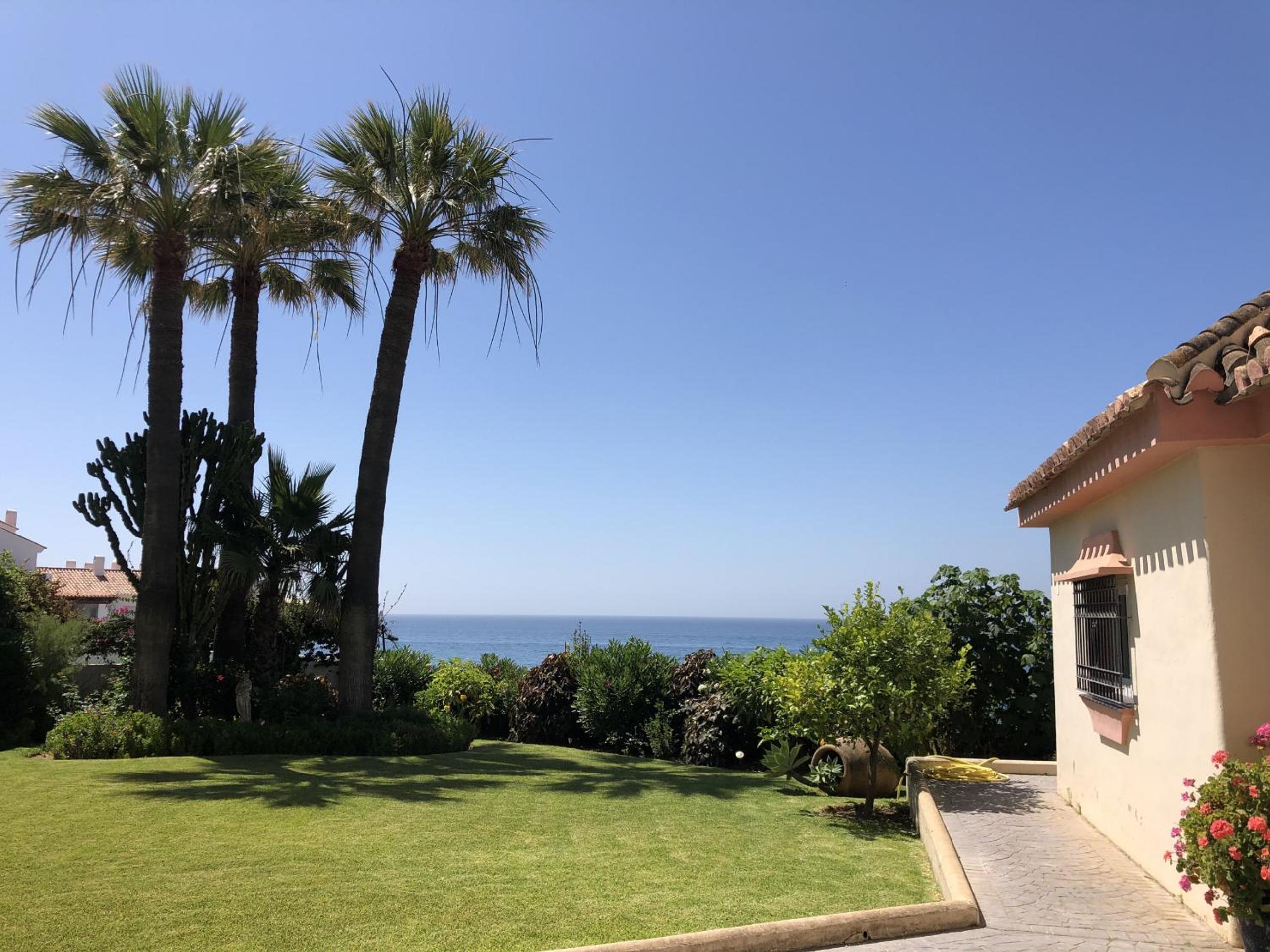 Villa Monterray, Royal Beach, Calahonda - Beach Front Villa view 5