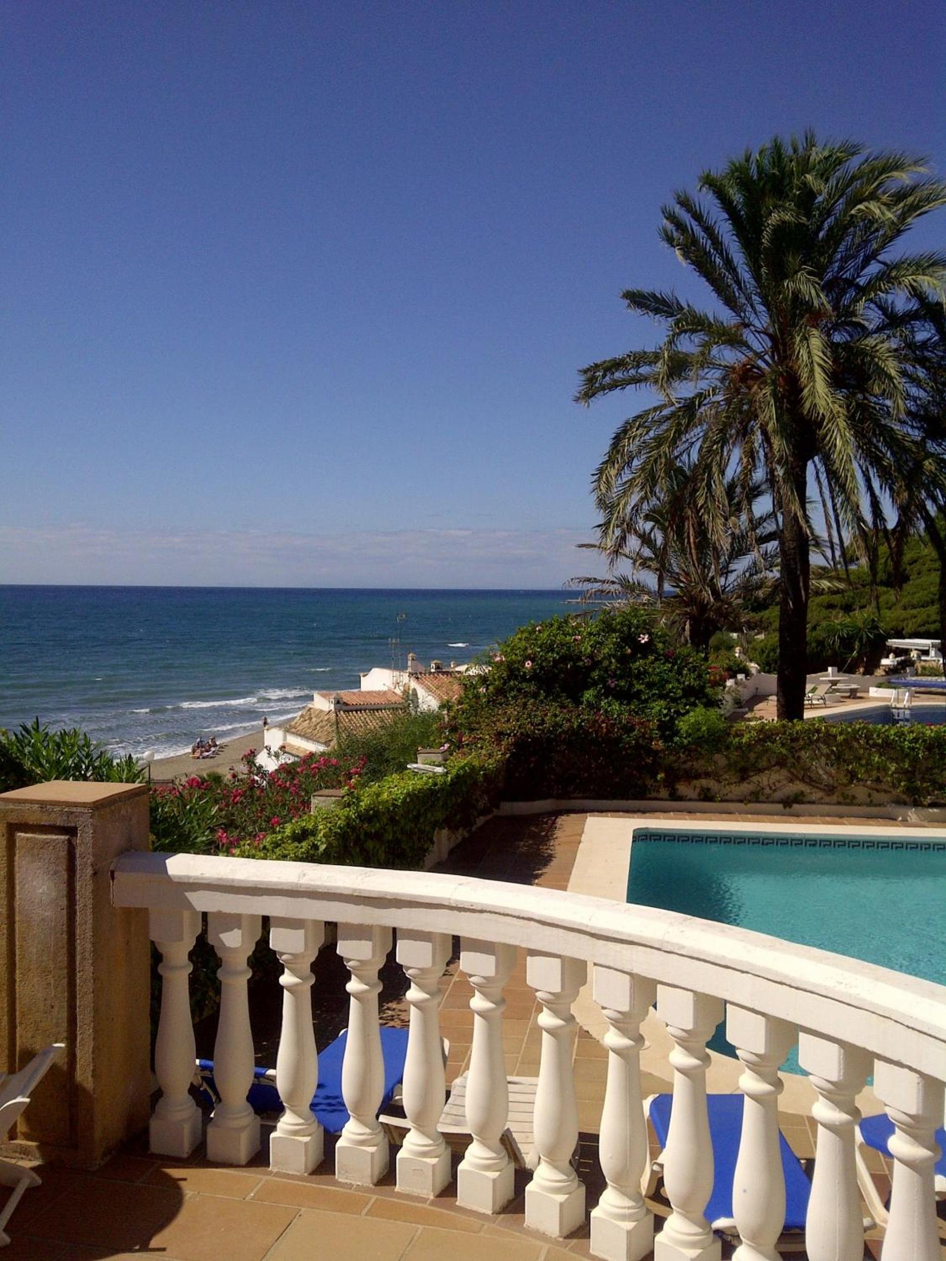 Villa Monterray, Royal Beach, Calahonda - Beach Front Villa view 2