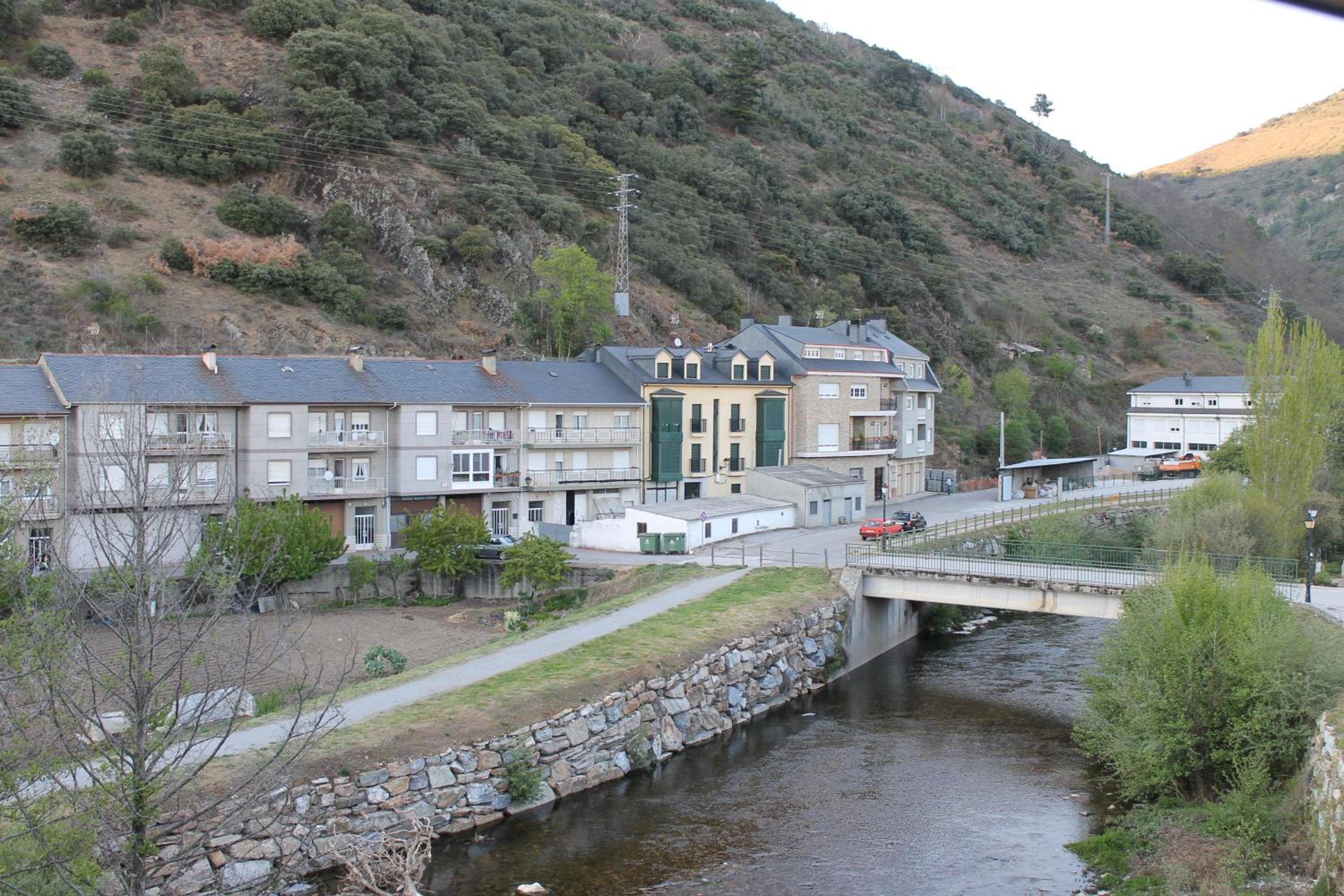 Hostal Burbia view 5