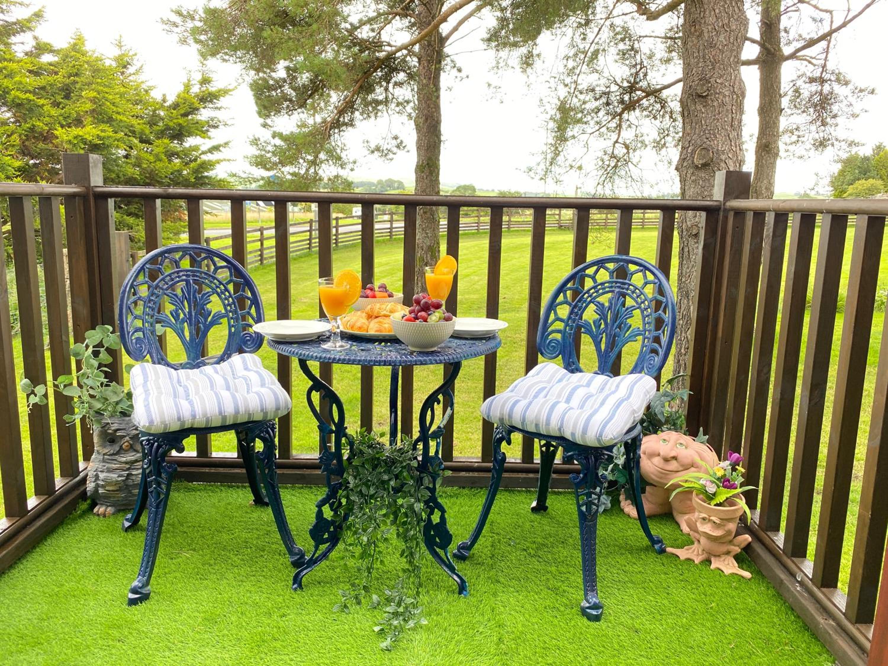 Penrith Vacations - Lake District romantic get away in 1 acre gardens off M6 - Property Image 1