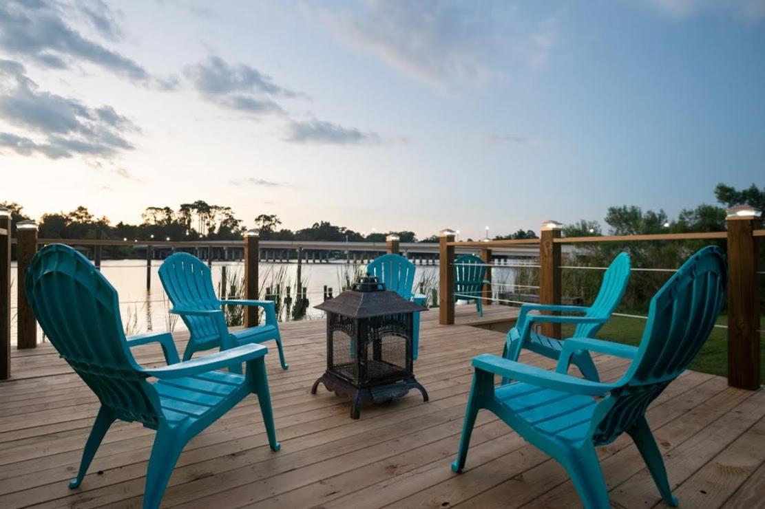 Luxury Waterfront Pool House 7 mins to TIAA Bank Field