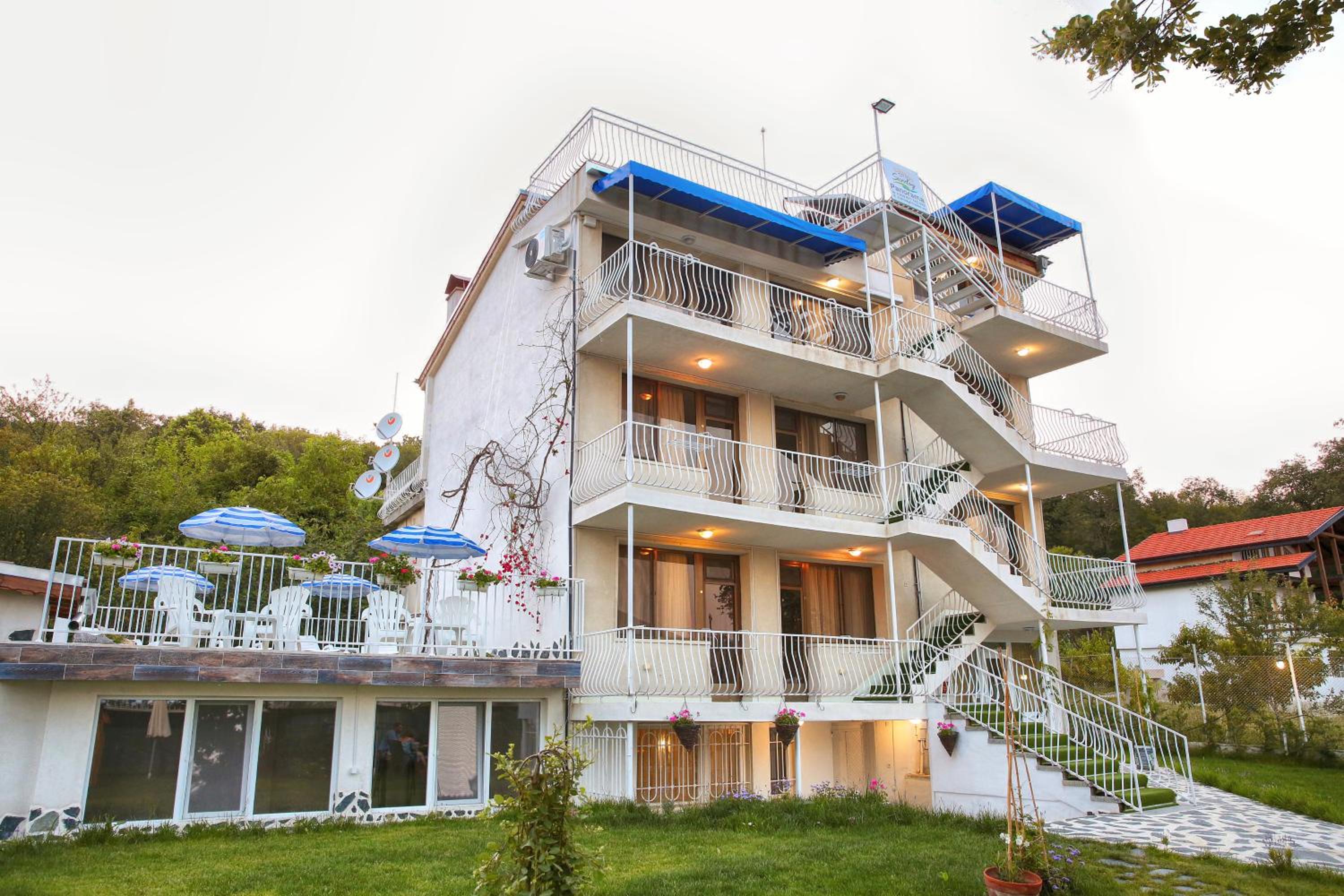 Simada Blue Guesthouse