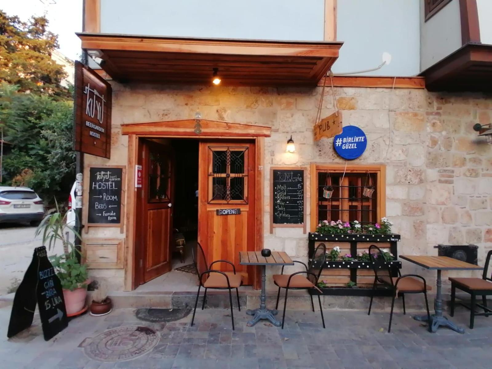 Kuyu Beergarden Hostel