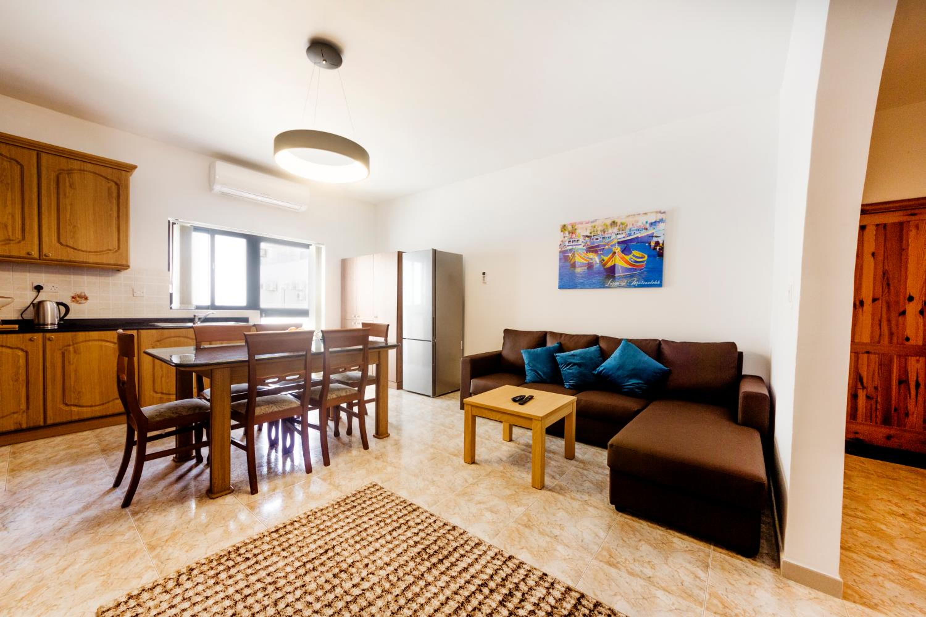 Central 3 Bedroom Entire Apartment Msida view 4