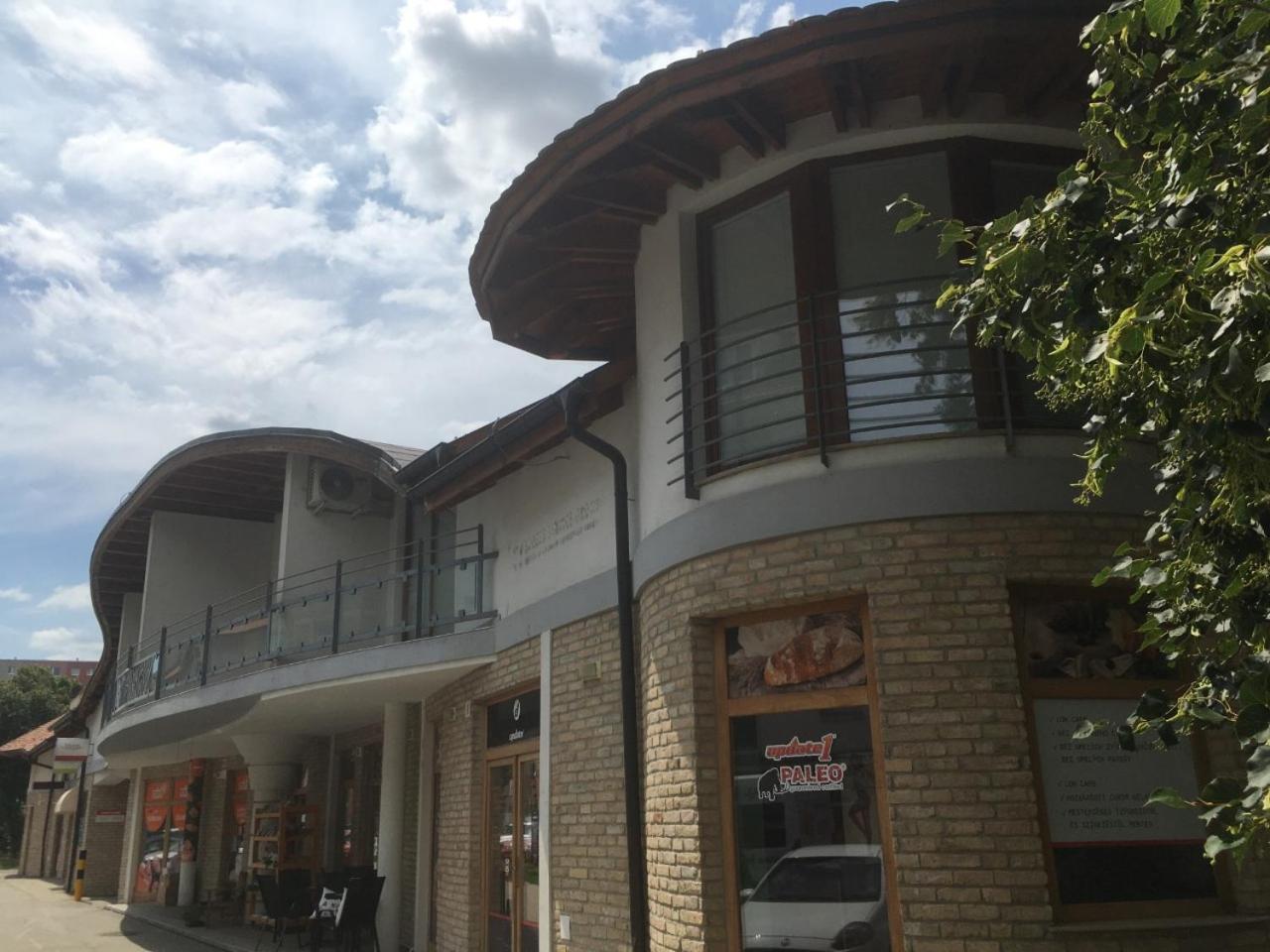 Kondé Apartments B