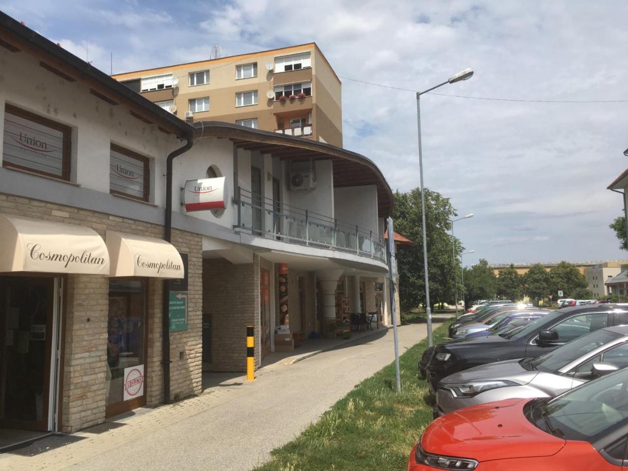 Kondé Apartments B