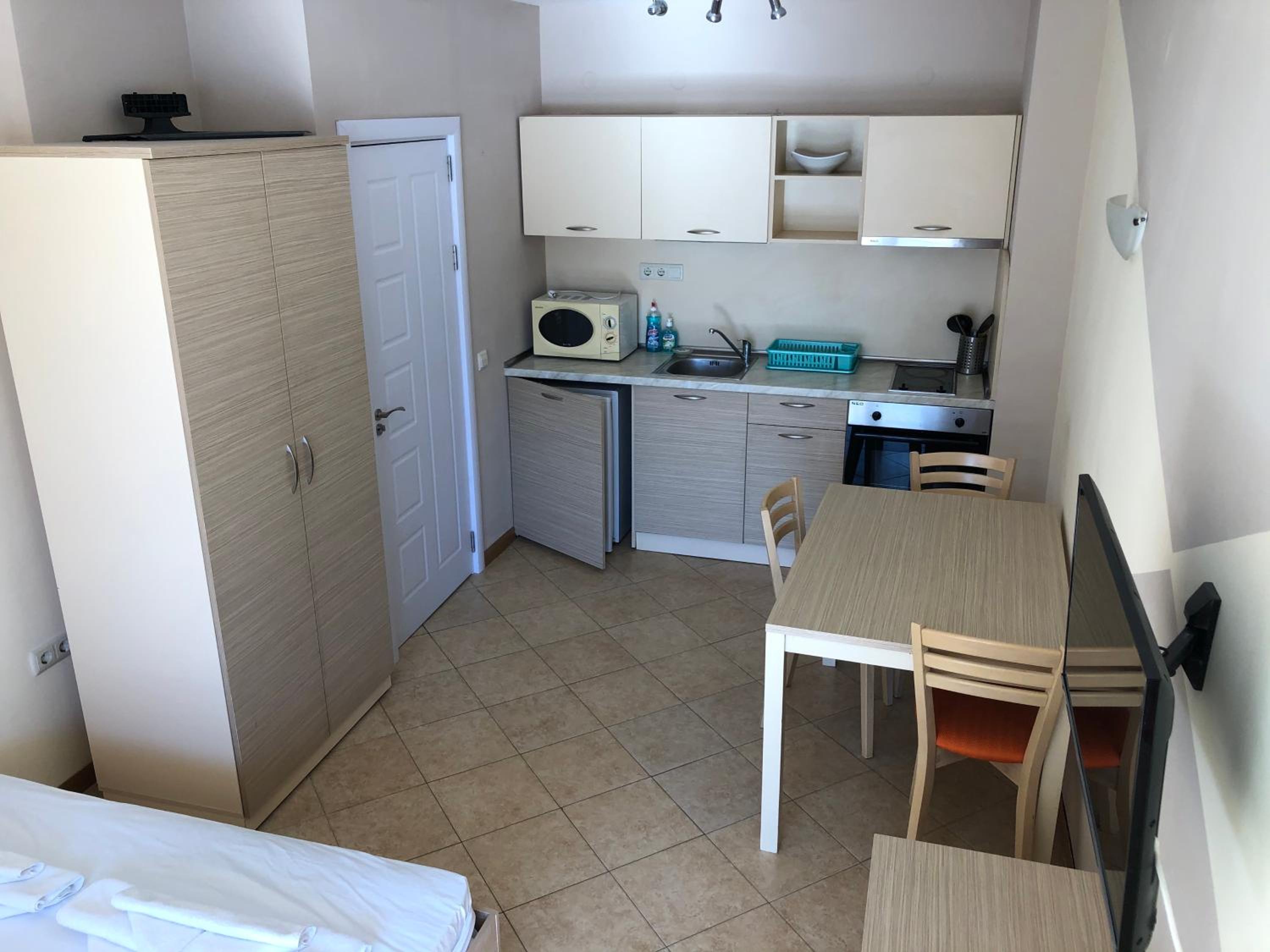 Royal Sun - Sunny Cove Apartment view 4